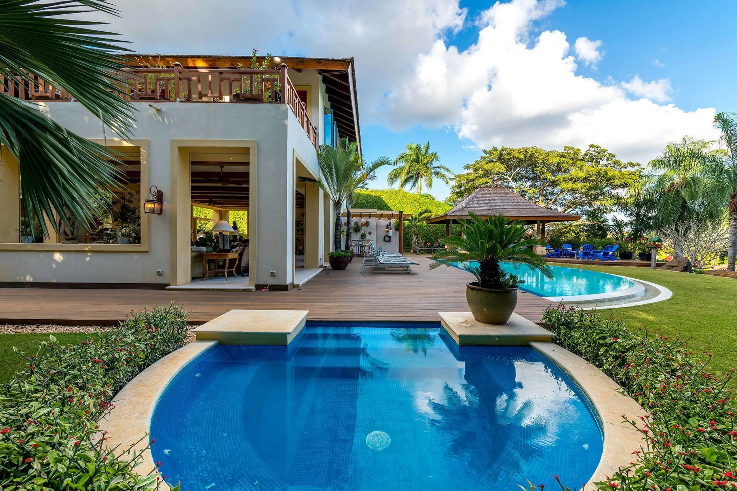 Stunning Balinese Styled Estate with Prestigious Grounds and Indoor/Outdoor Flow — photograph 11