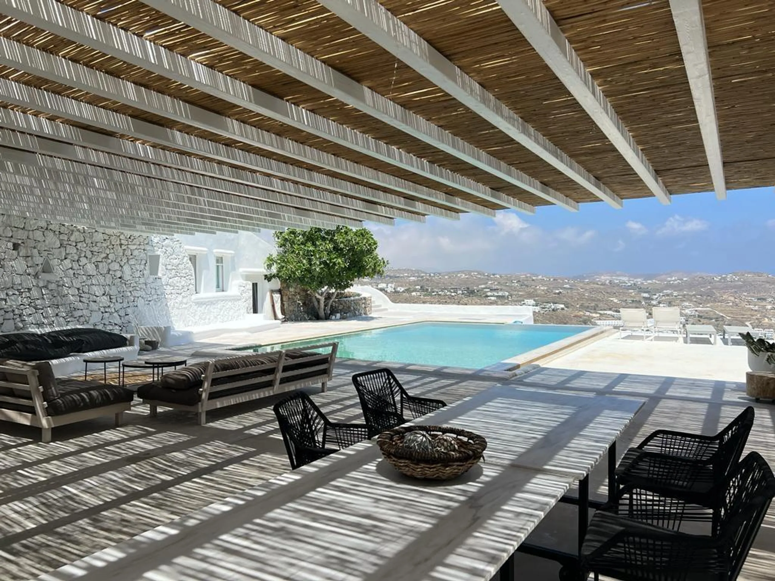 Noble Mykonos Estate with Private Pool and Stunning Views — photograph 2