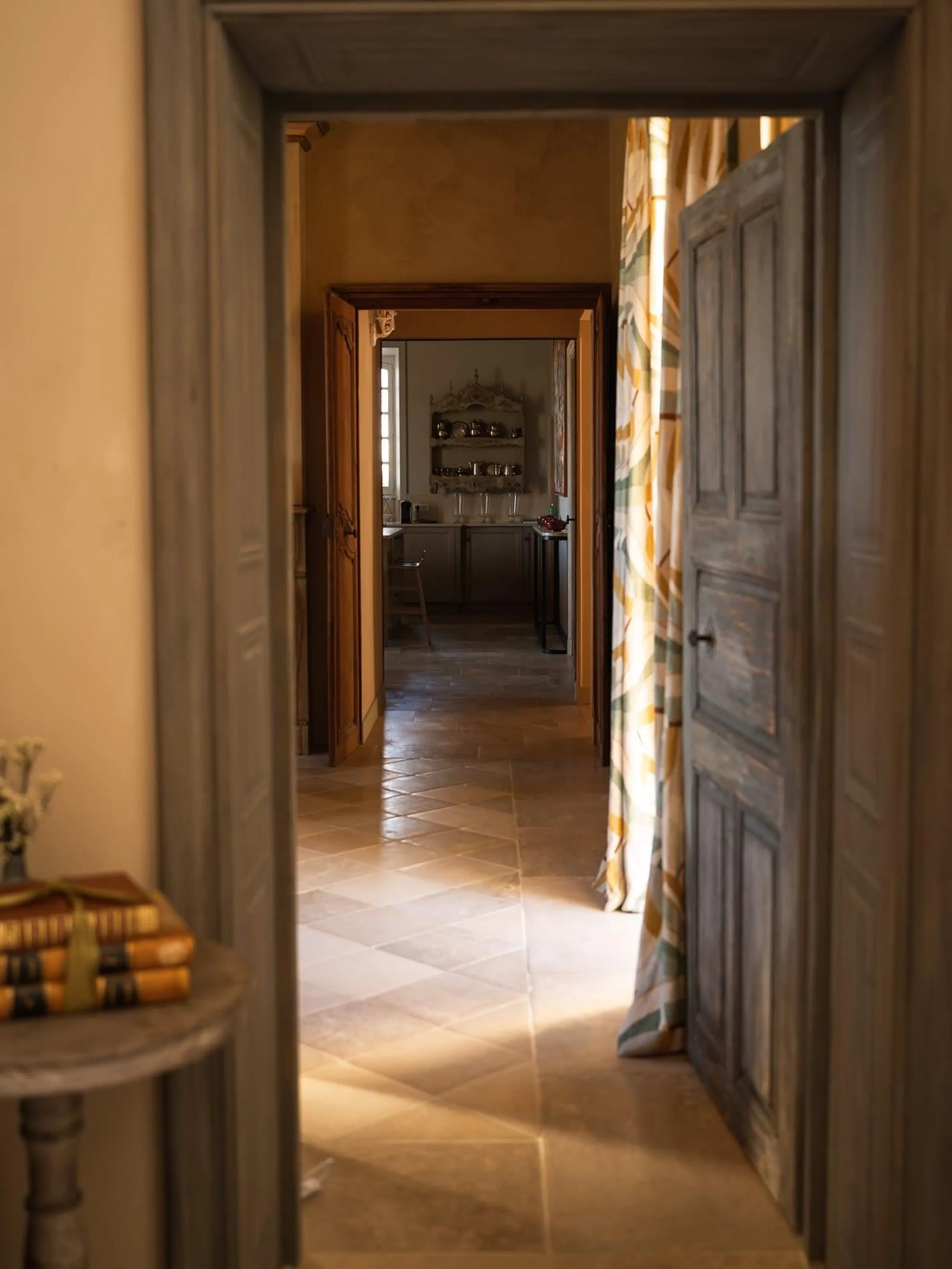 Elegant Chateau with Invigorating Pool — photograph 6