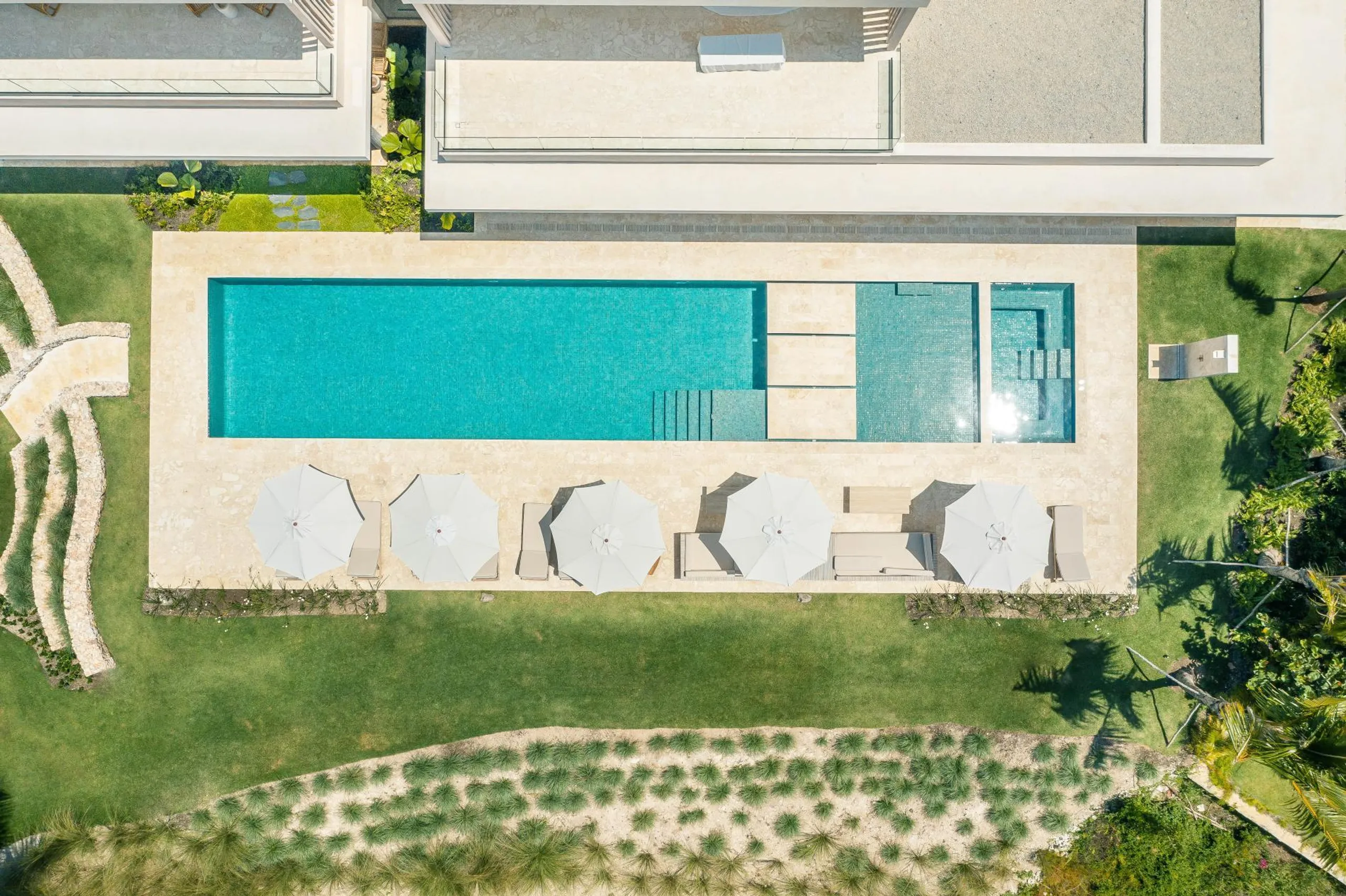 Luxurious 8-Bedroom Villa in Puntacana Resort with Private Pool and Easy Access to Beach Clubs — photograph 5