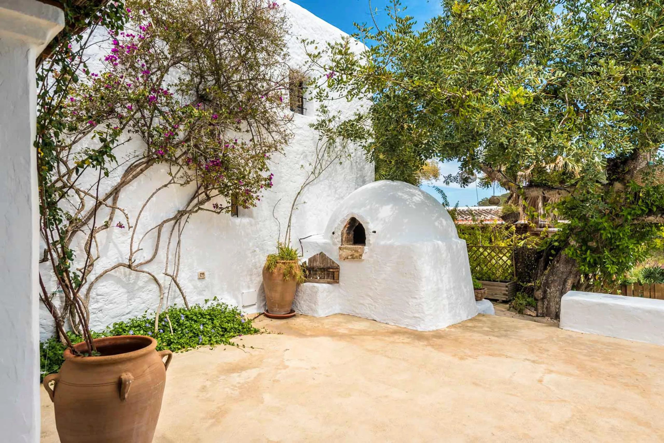 Authentic Finca Charm with Private Pool and Countryside Views — photograph 4