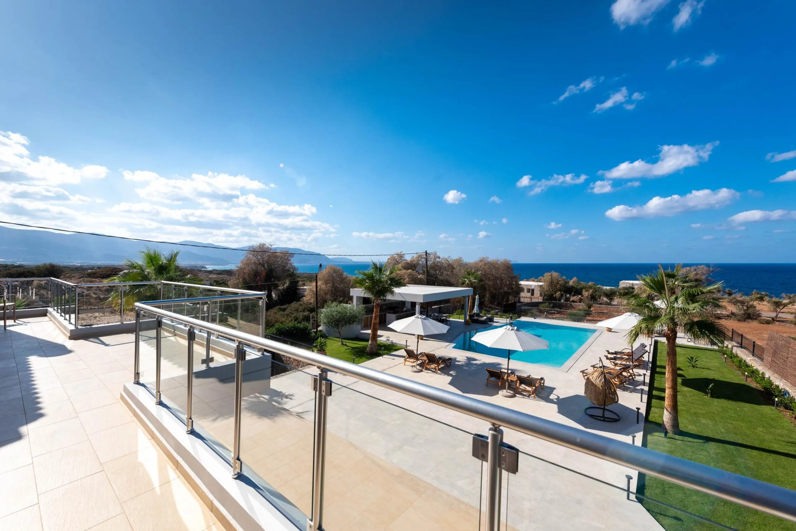 Luxurious 6-Bedroom Villa with Pool, Sea Views & Walkable Beach Access — photograph 9