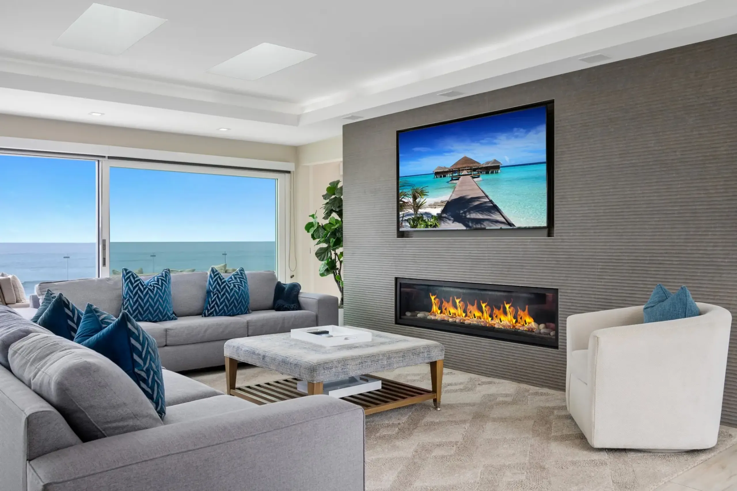 Contemporary Oceanfront Villa with Waterfront and Stunning Views — photograph 11