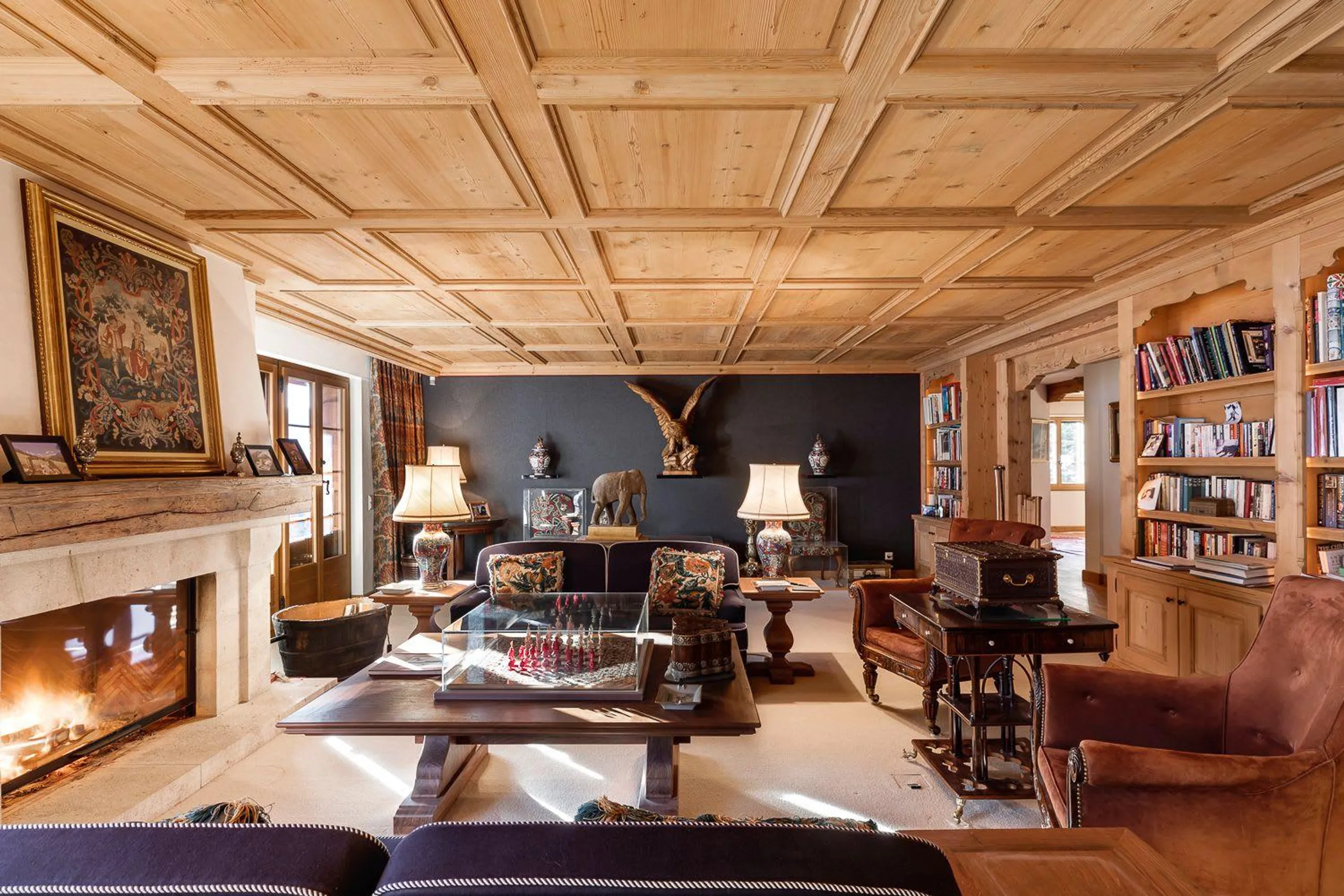 Elegant Alpine Retreat with Panoramic Views — photograph 7