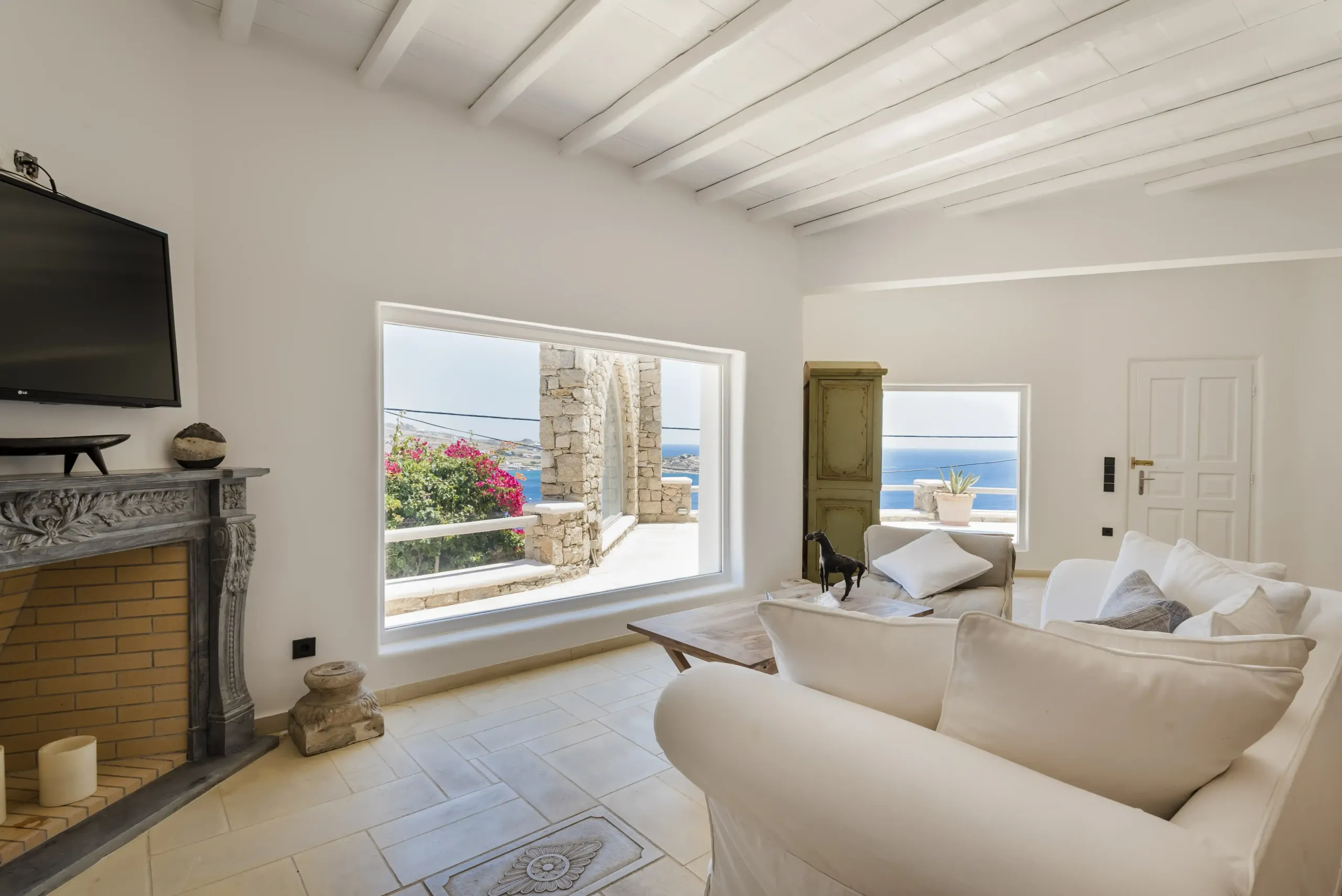 Stunning Cycladic Villa with Private Pool and Aegean Sea Views — photograph 9