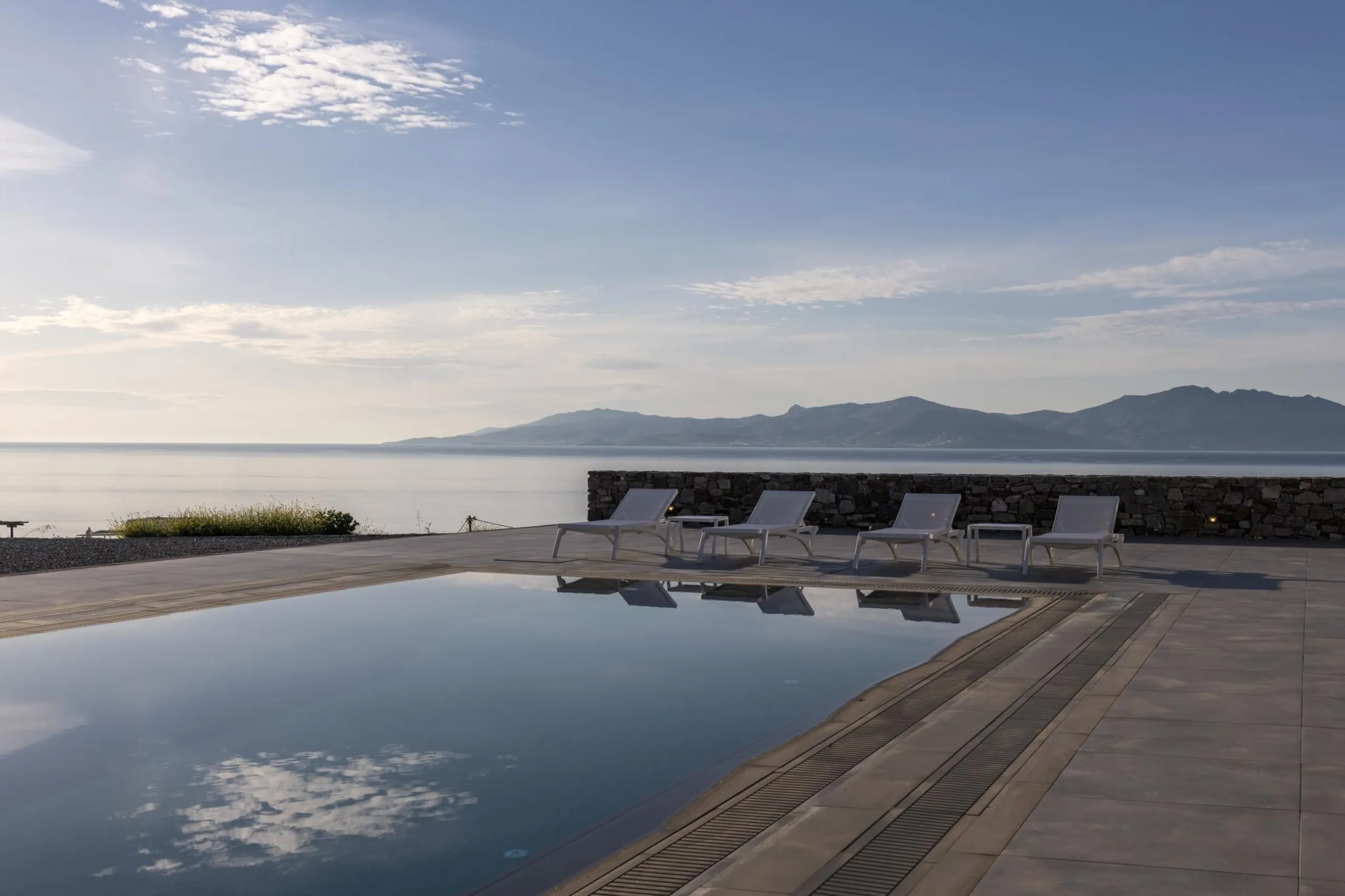 Grandiose Mykonos Estate with Private Pool and Ocean Views — photograph 4