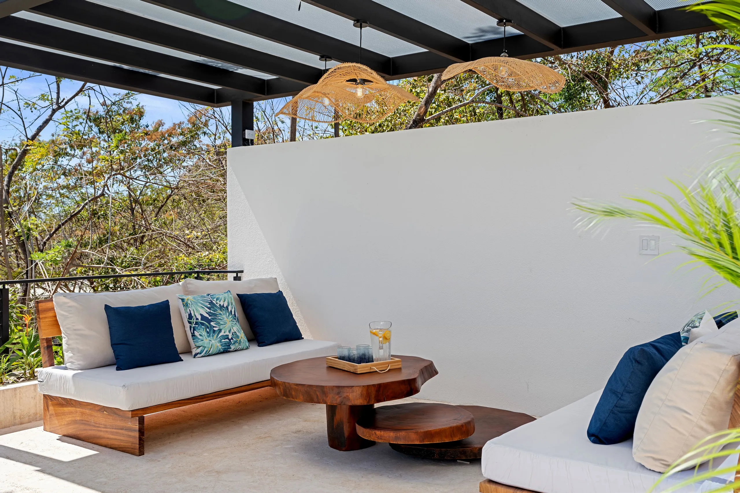 Luxe Hilltop Villa with Private Pool and 360° Views — photograph 7