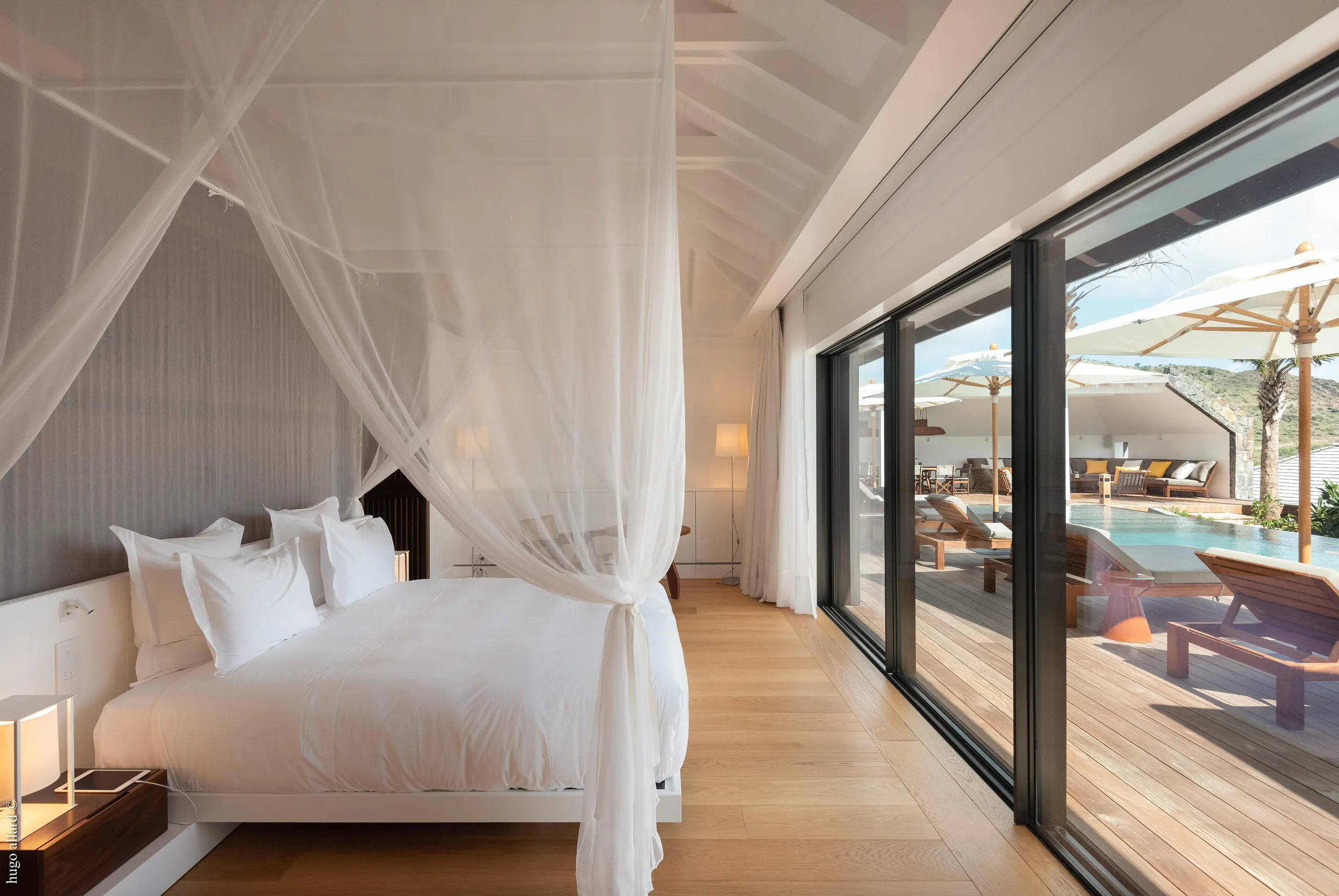 Outstanding Oceanside Villa with Infinity Pool and Gazebo — photograph 9