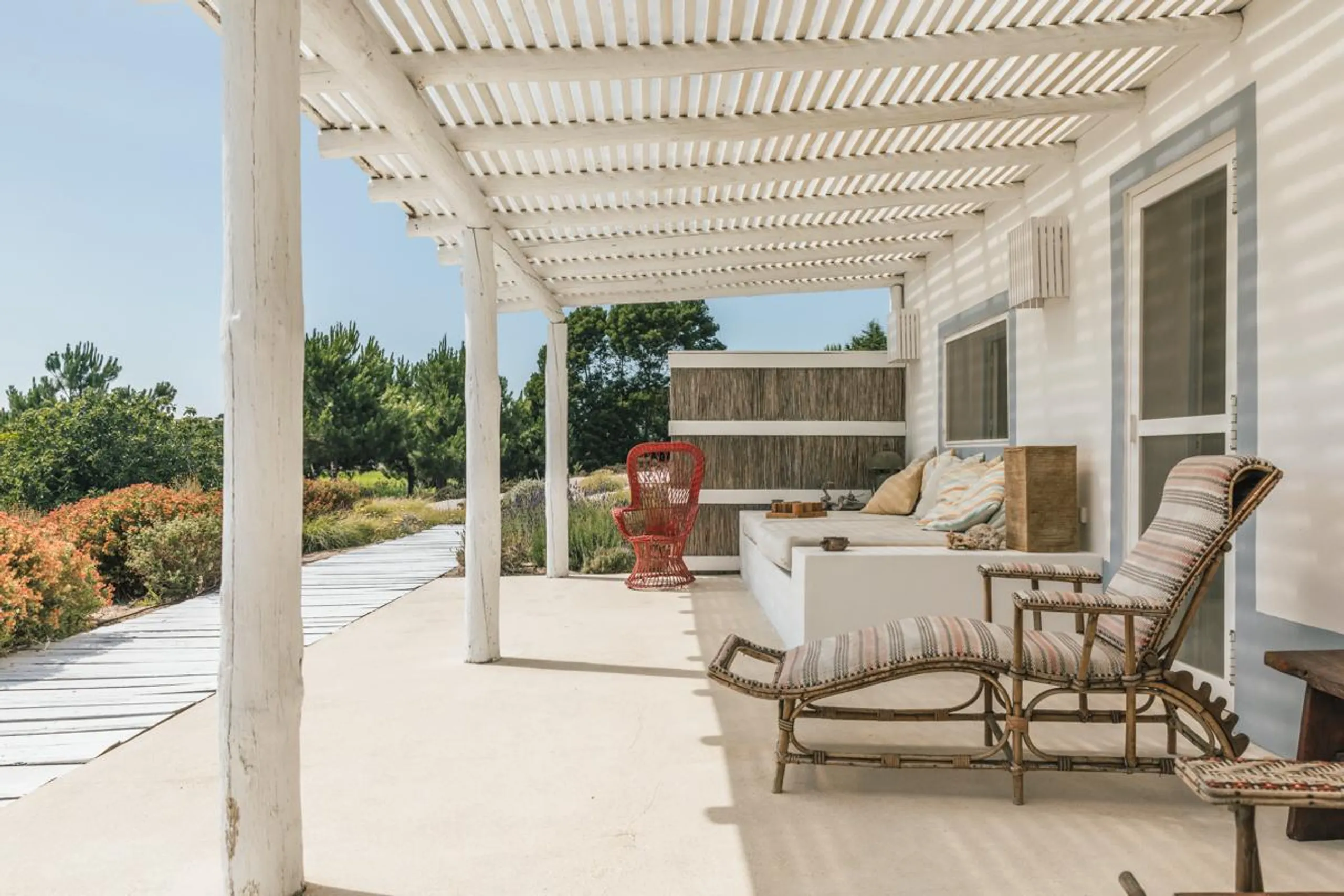 Gorgeous Comporta Beachfront Villa: Private Pool, Direct Beach Access, and Enchanting Natural Surroundings — photograph 12