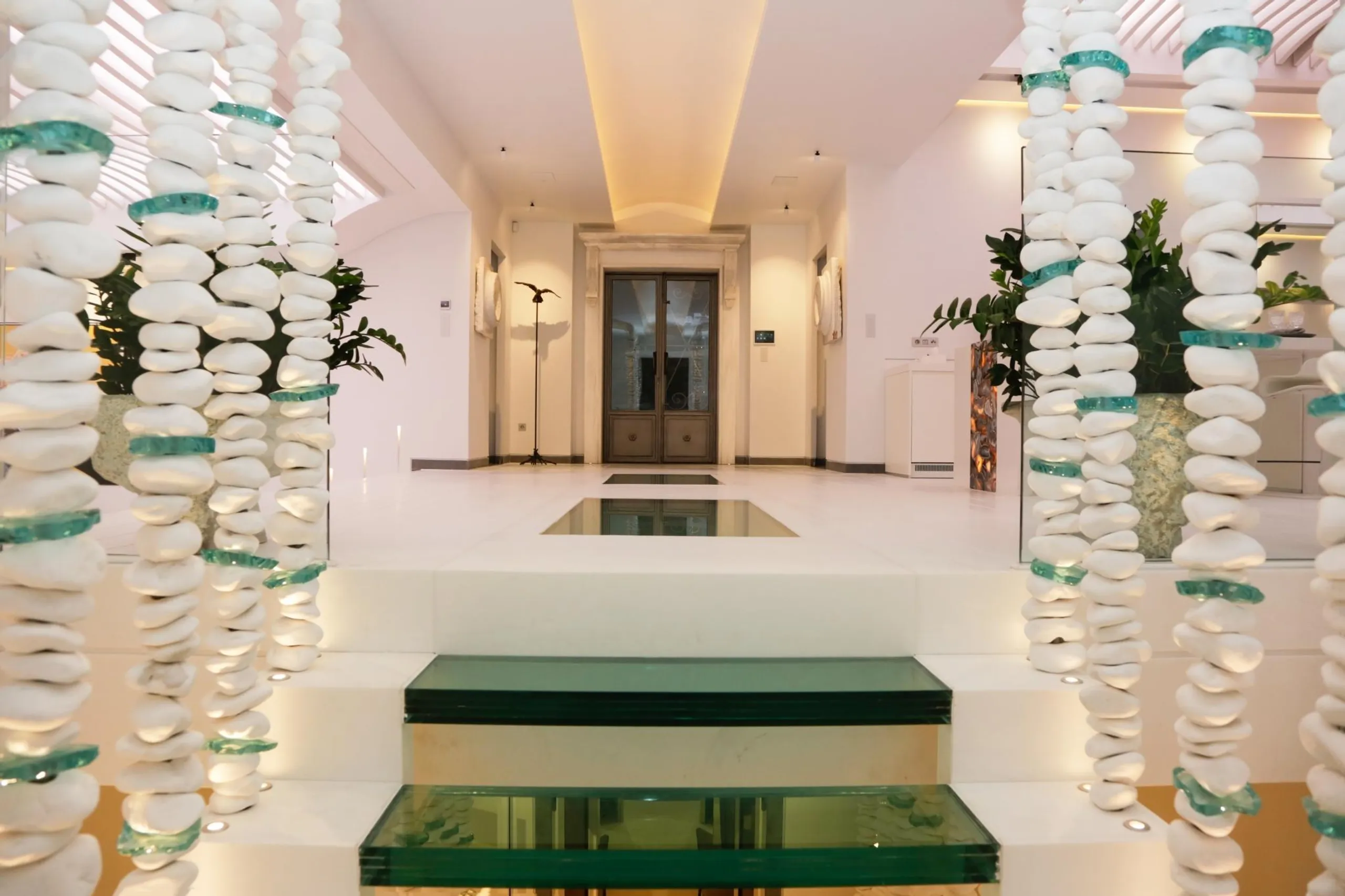 Invigorating Mykonos Retreat with Gorgeous Views — photograph 8