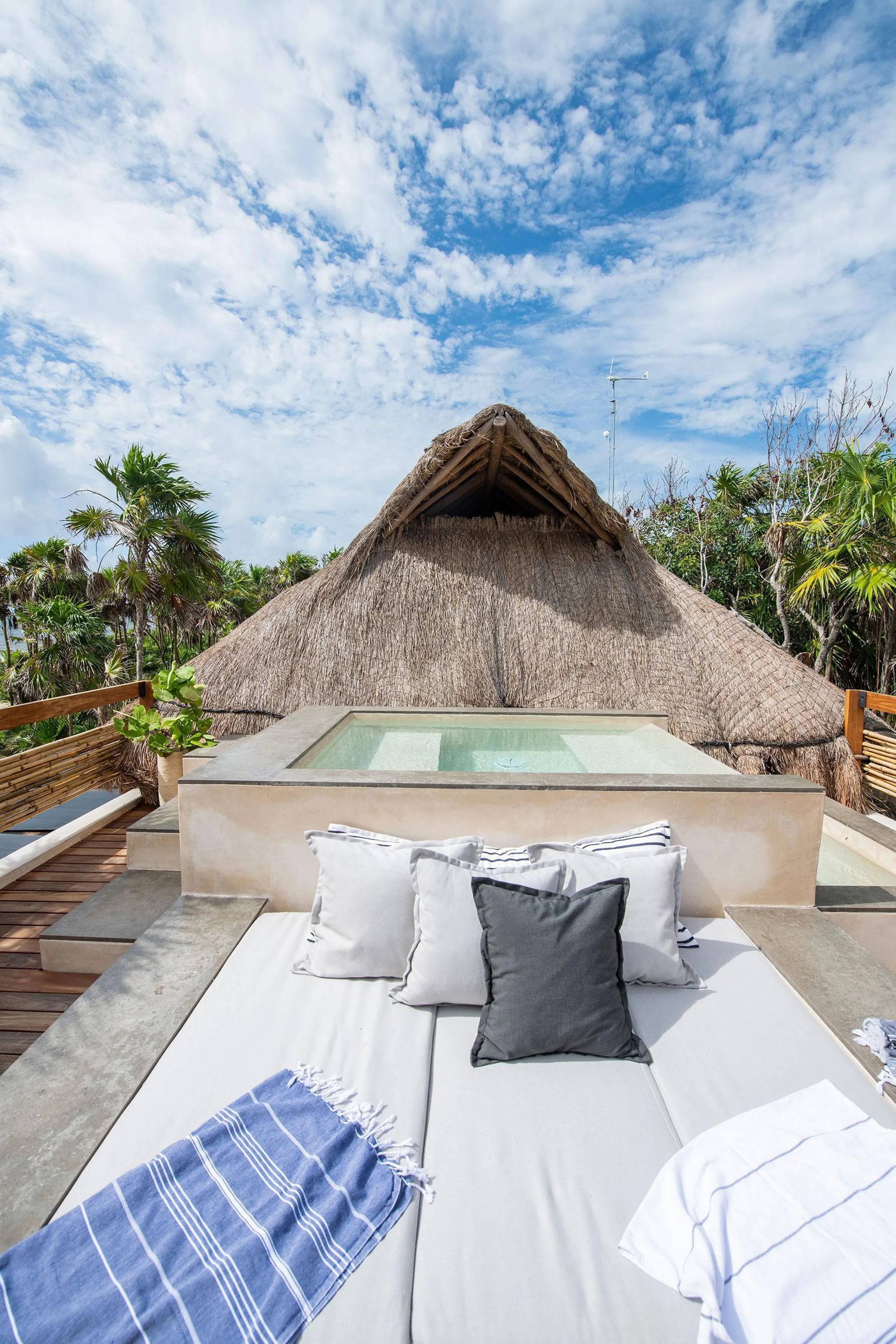 Unforgettable Beach Front Eco-Luxe Retreat with Private Pool and Ocean Views — photograph 11