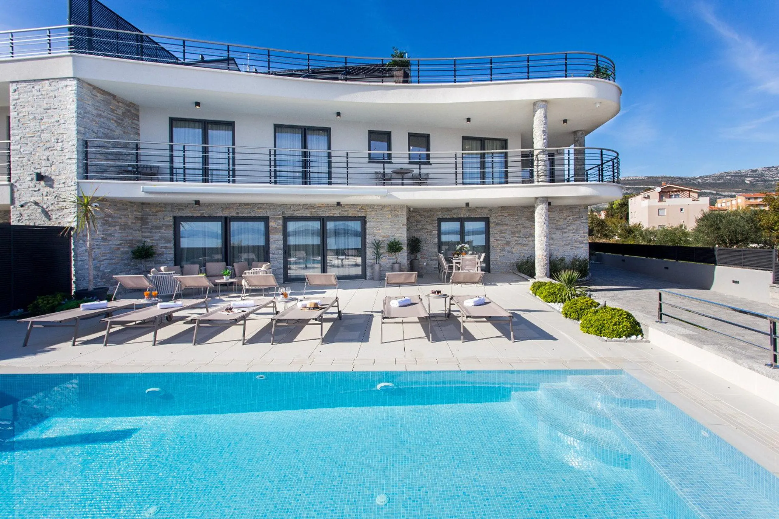 Grandiose Villa with Private Pool and  Breathtaking Sea Views — photograph 4