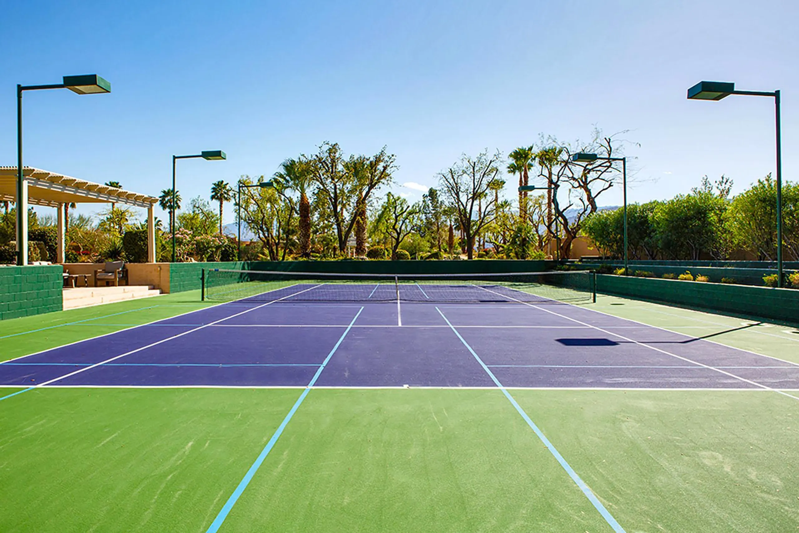 Elegant Luxe Desert Estate with Private Lake, Pool, and Tennis Court — photograph 6