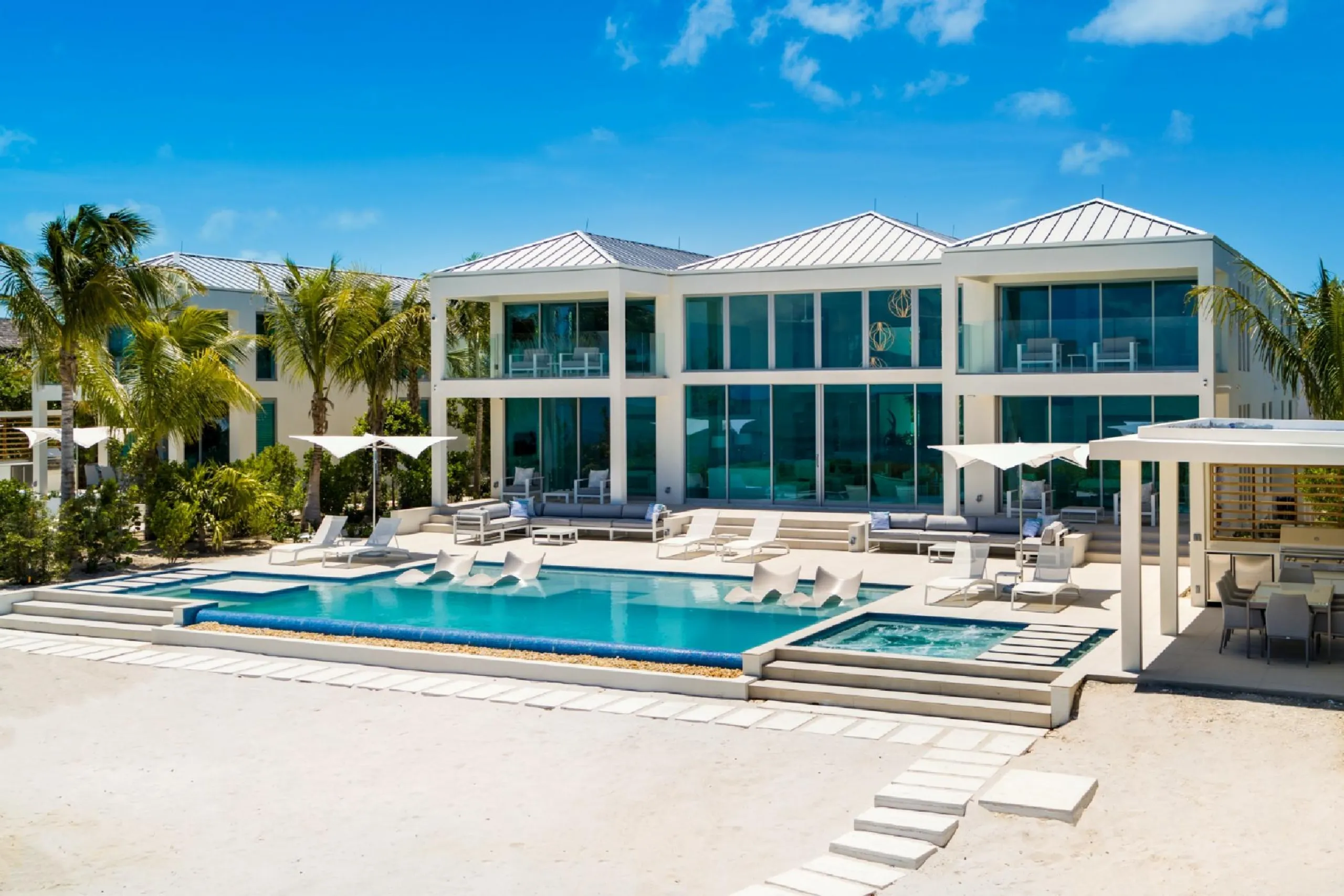 Ultra Modern Grand Architectural Estate with Ocean Views and Infinity Pool — photograph 7