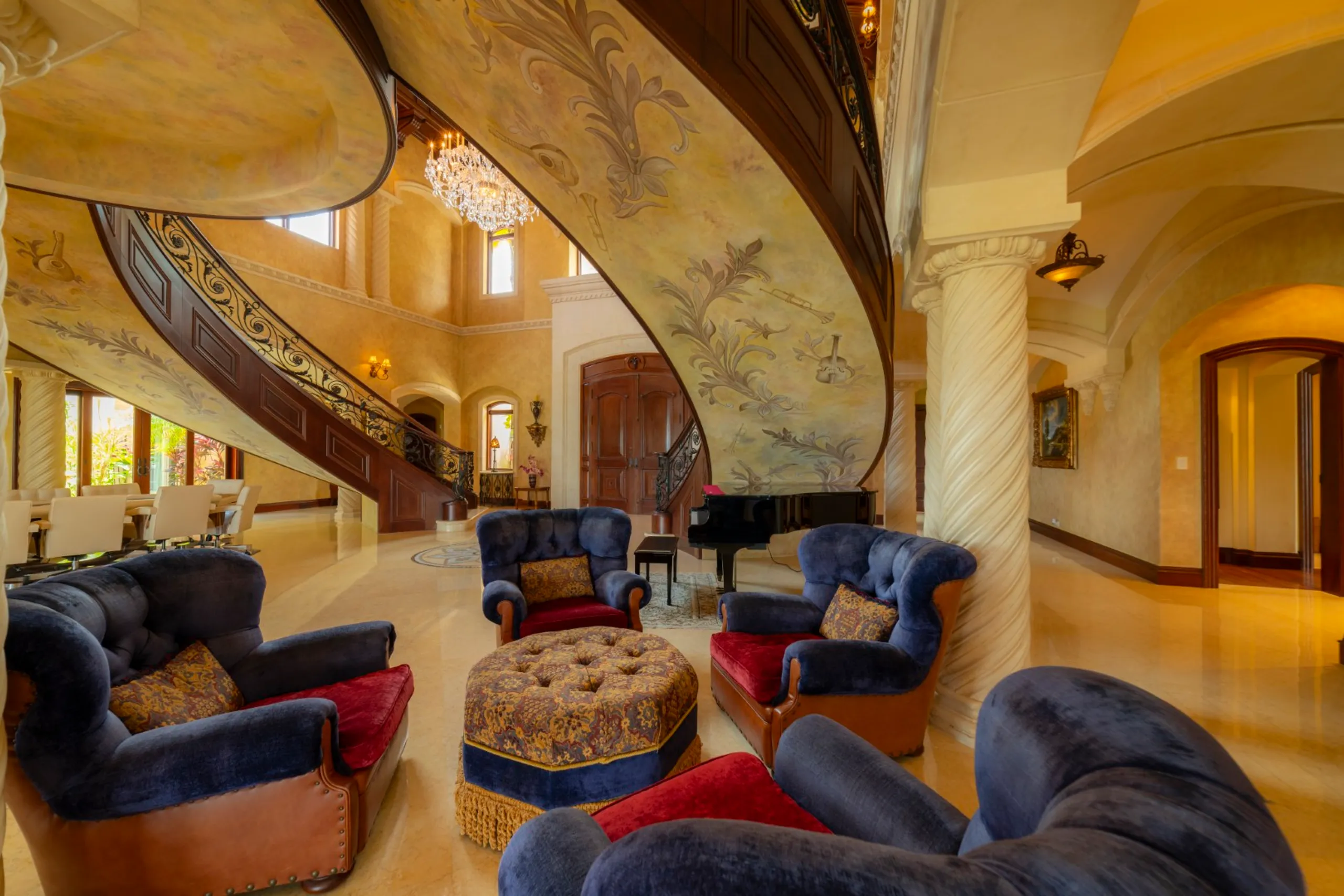Grand Los Sueños 10-Bedroom Mansion with Infinity Pool, Helipad & Panoramic Views — photograph 10