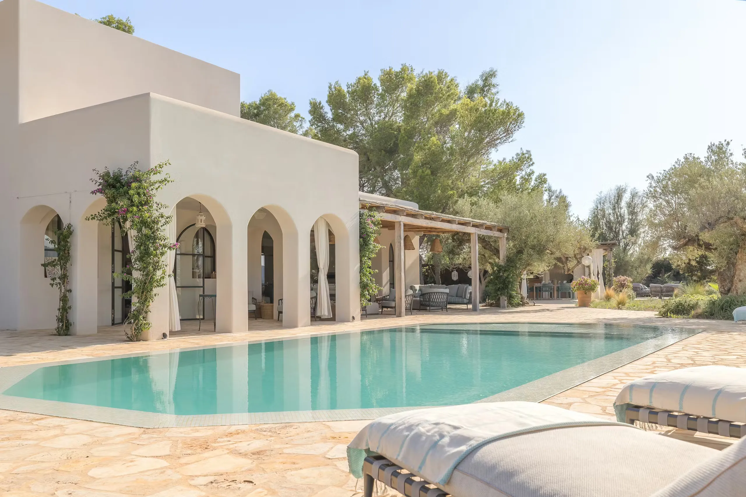 Stunning Ibizan Villa with Private Pool and Sea-view Terrace — photograph 2