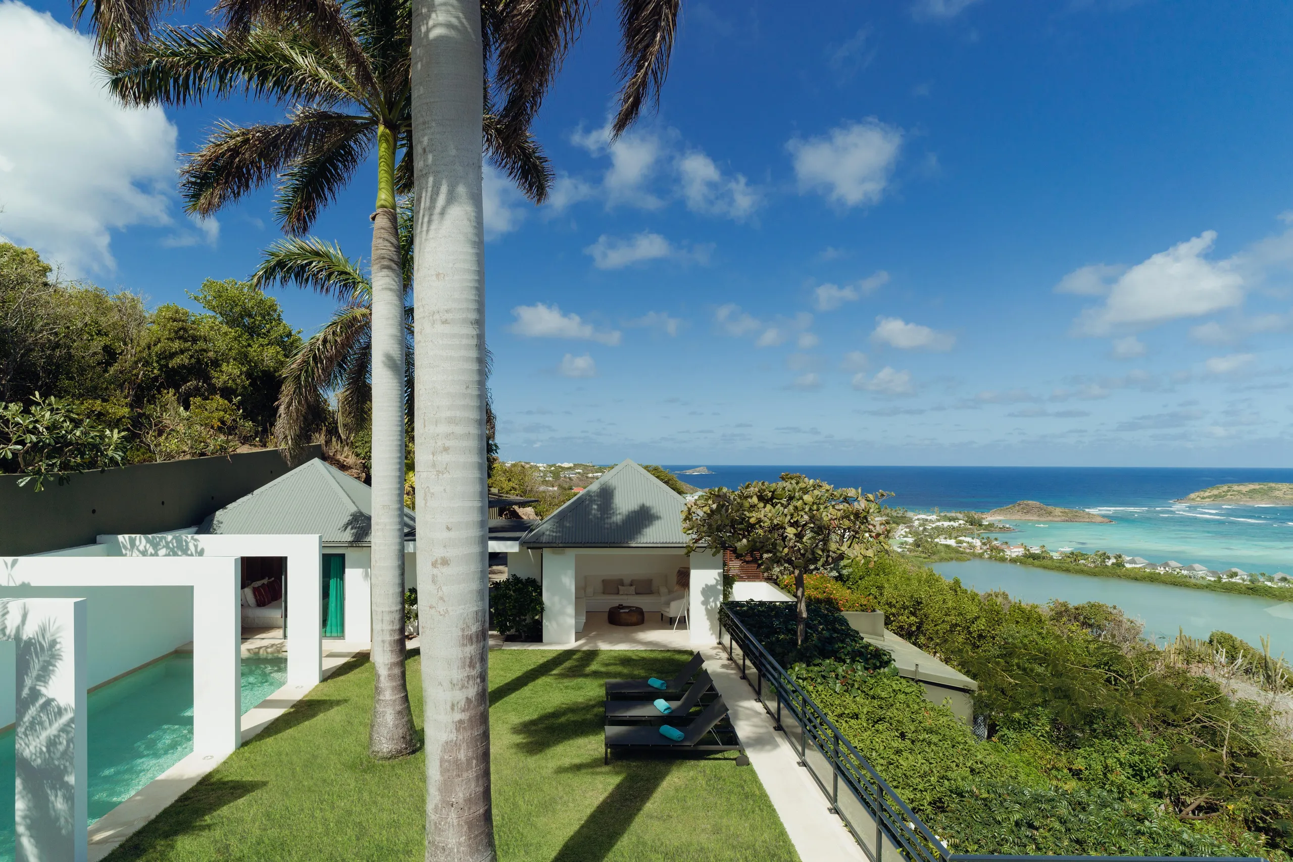 Elegant Oceanview Villa with Private Pool and Gazebo — photograph 2