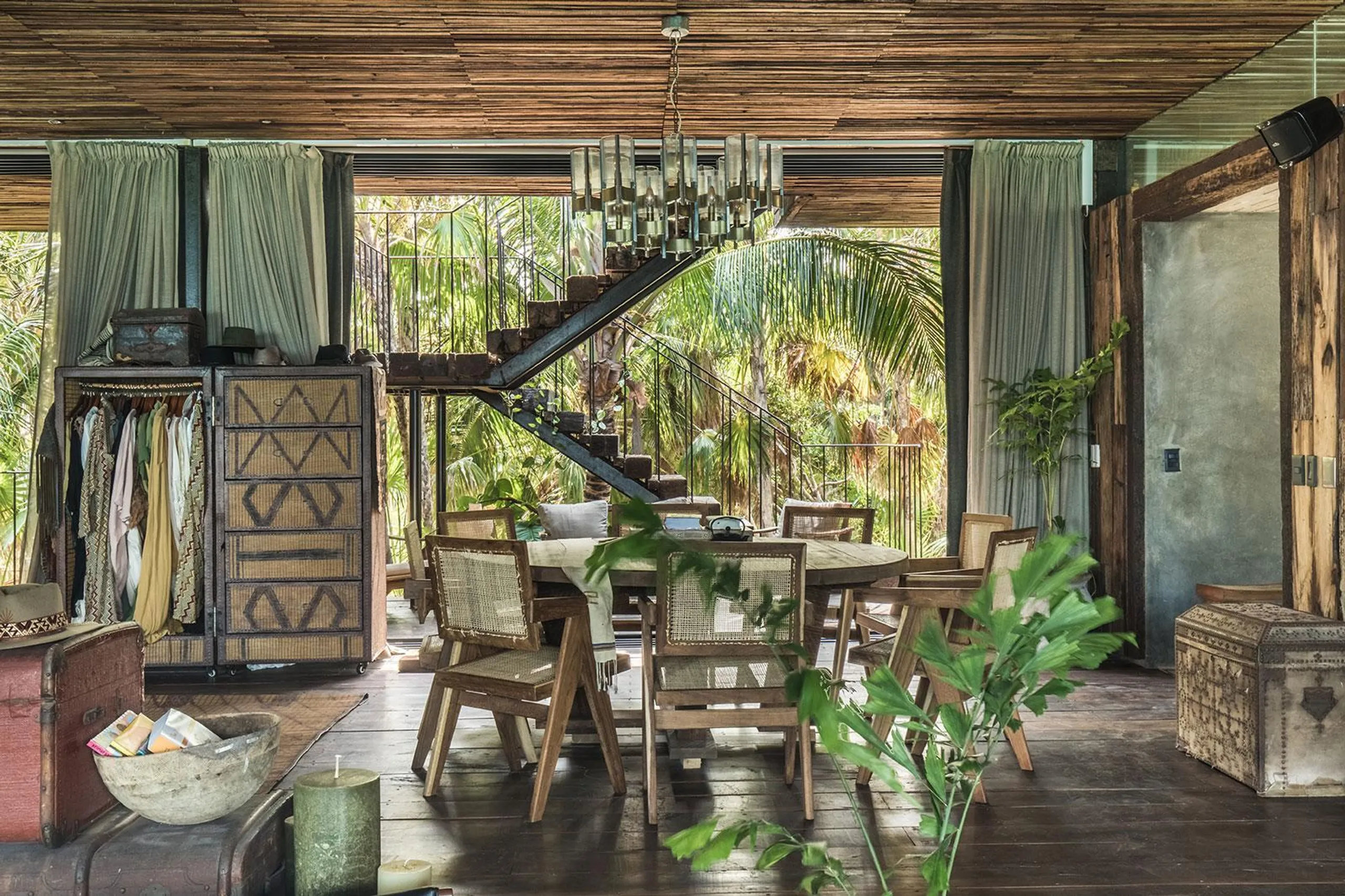 Private and Secluded Captivating Eco-Luxe Villa with Pool and Ocean Views — photograph 2