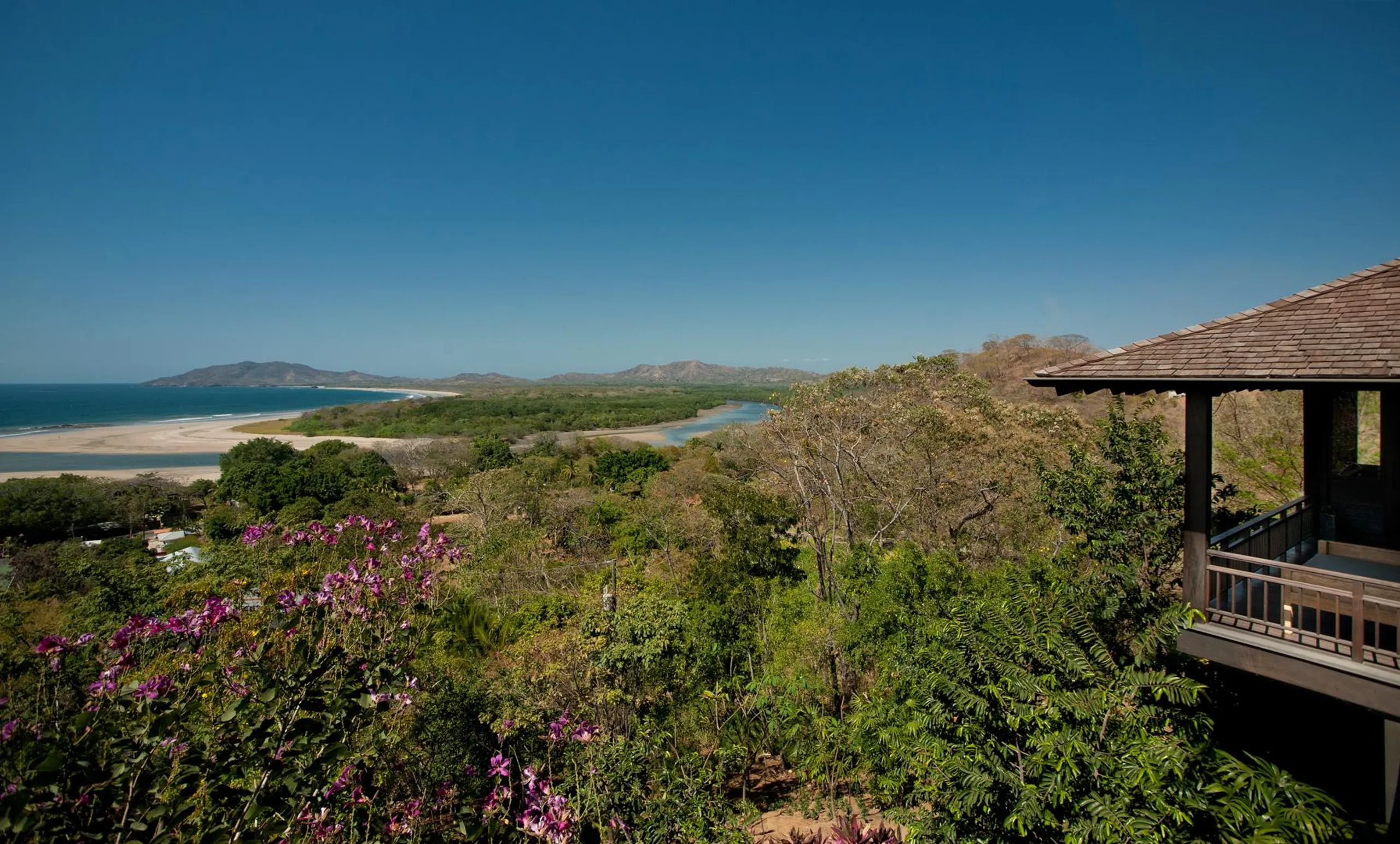 Exquisite Tamarindo Villa with Infinity Pool and Dining Al-Fresco — photograph 9