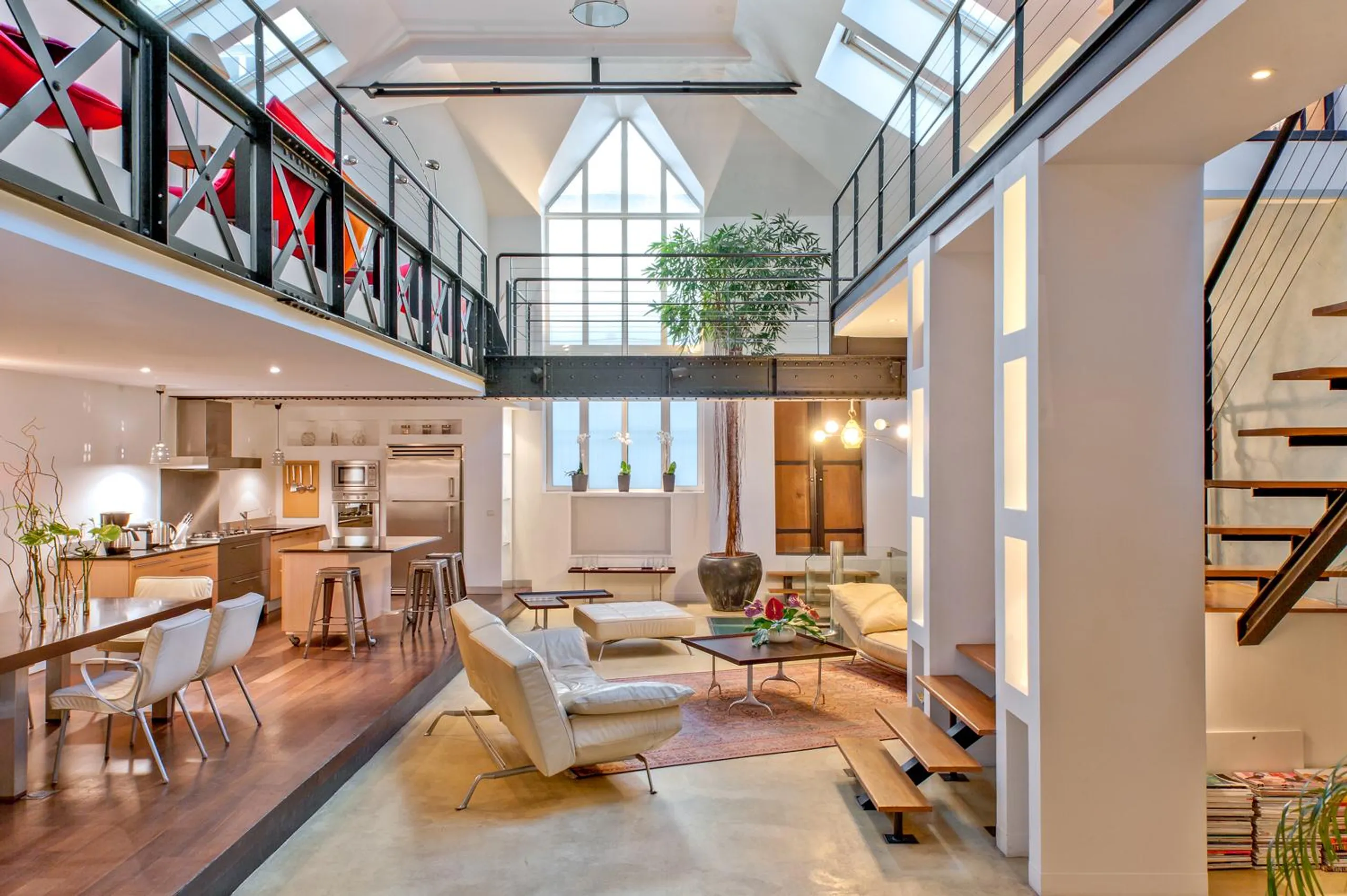 Superb 4BR Villa with Luxurious Space and Fully-equipped Kitchen, Paris 2e Arrondissement