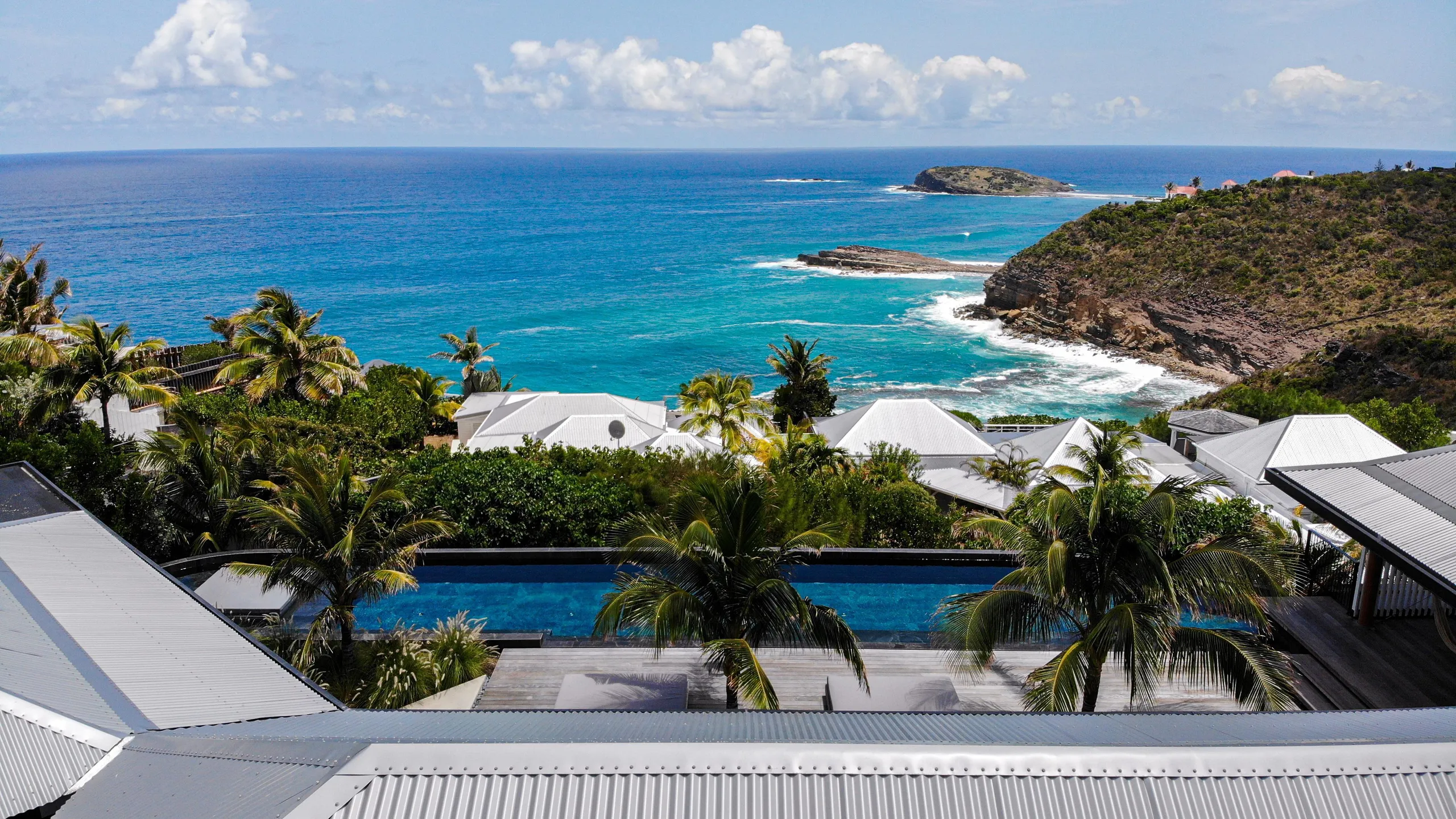 Sophisticated Oceanview Estate with Private Pool and Gourmet Kitchen — photograph 5