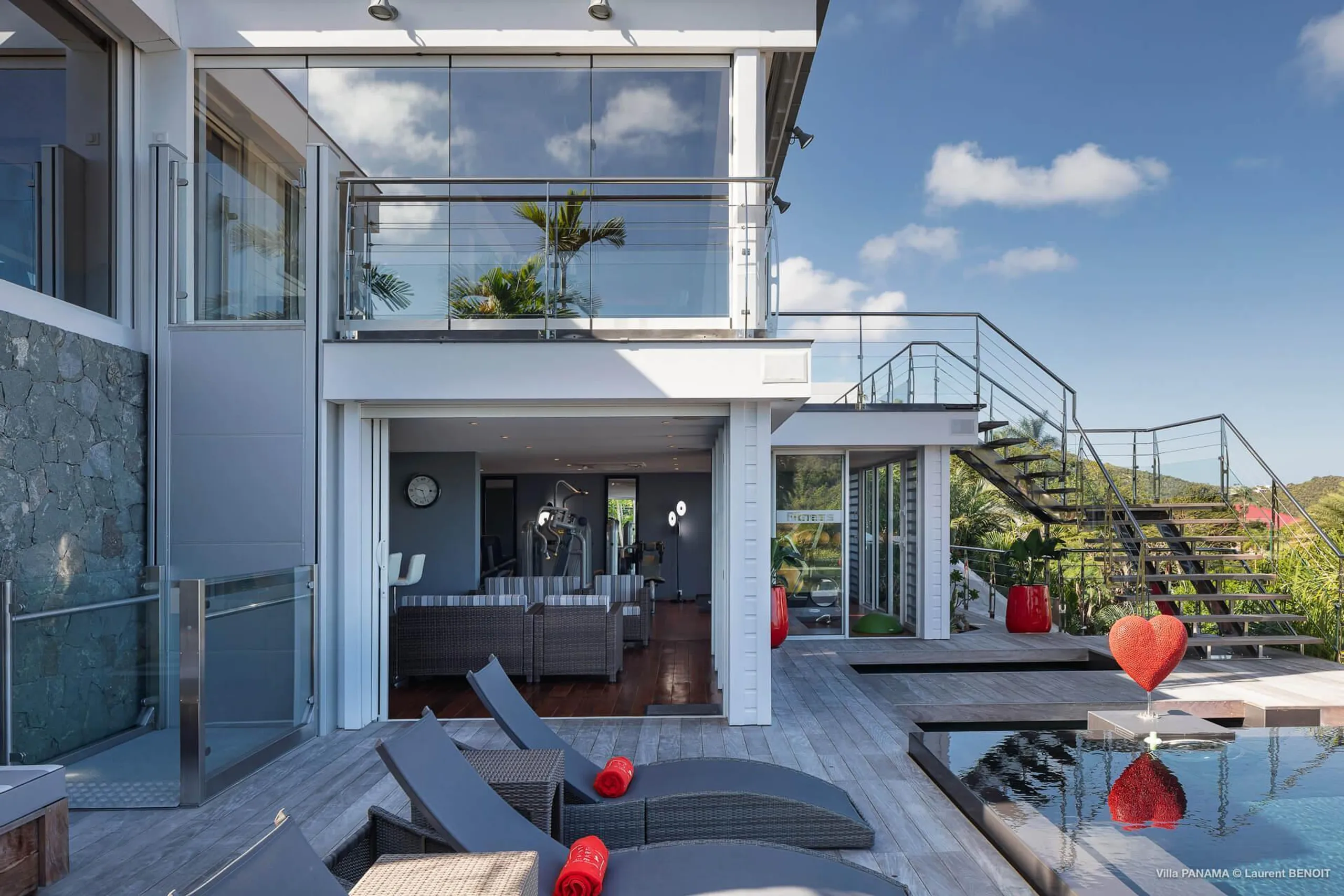 Exclusive Haven Villa with Heated Infinity Pool and Stunning Ocean Views — photograph 6