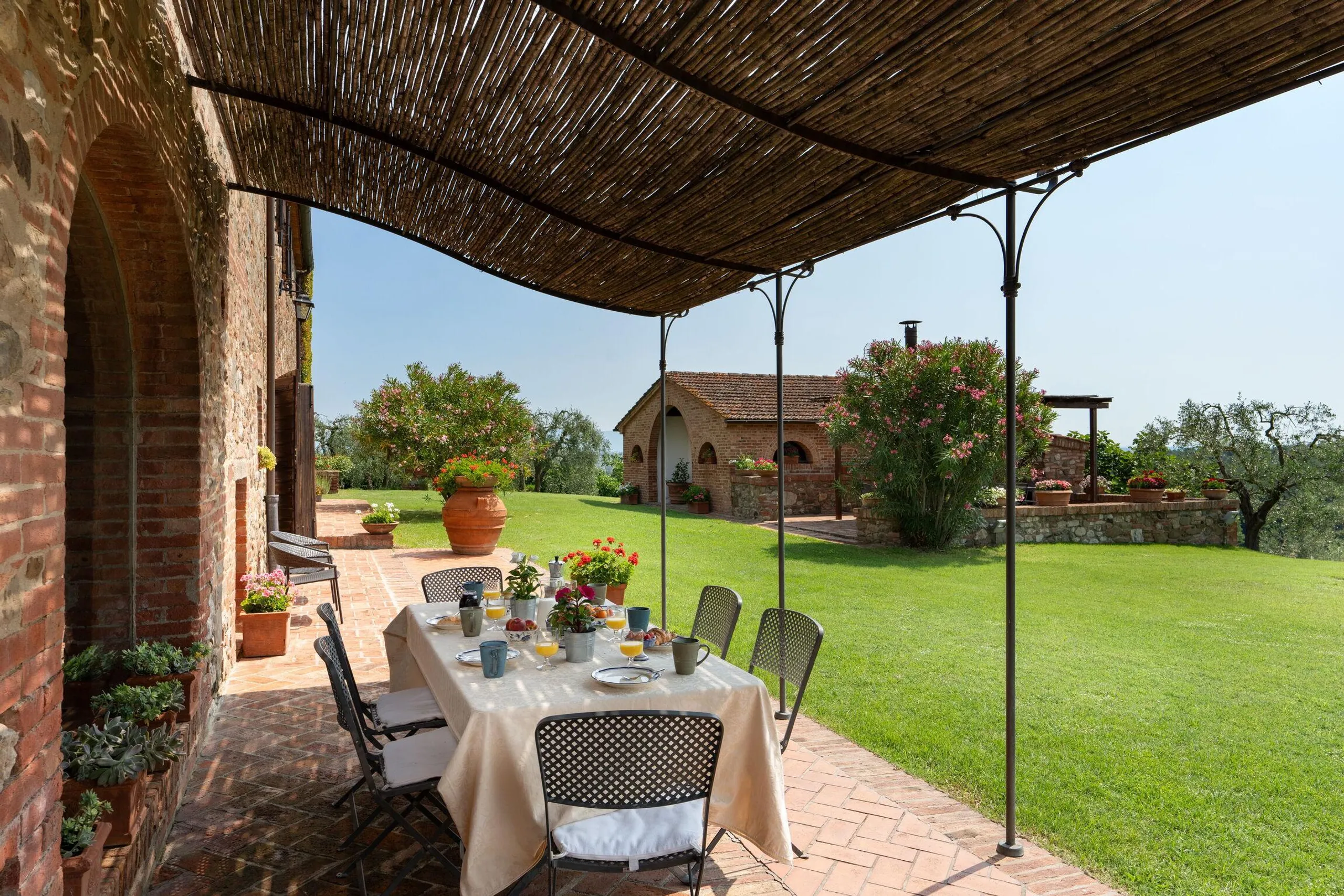 Superb Tuscan Estate with private Pool and Vineyard Views — photograph 4