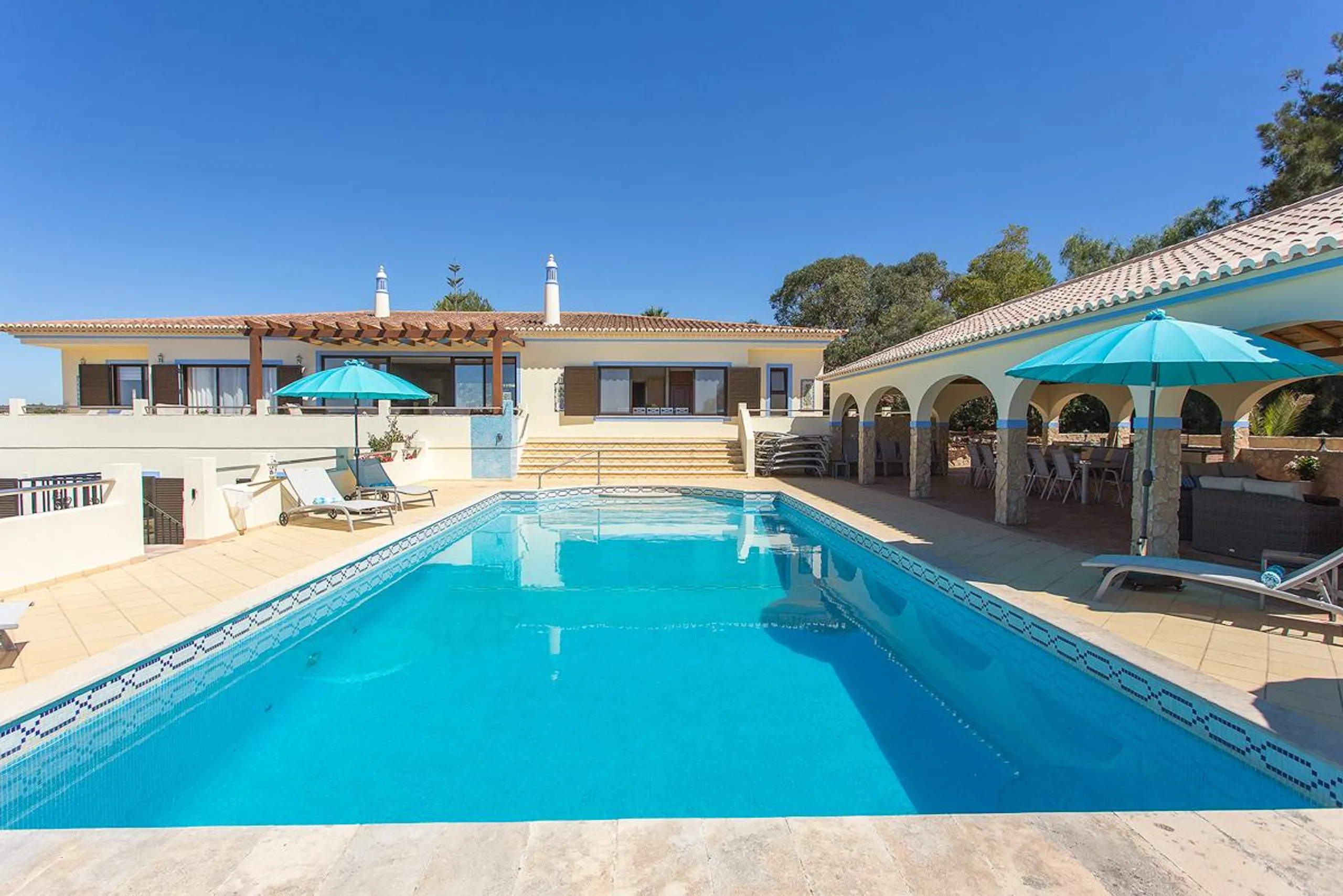 Extraordinary Modern Villa with Private Pool and Panoramic Sea Views, Lagoa