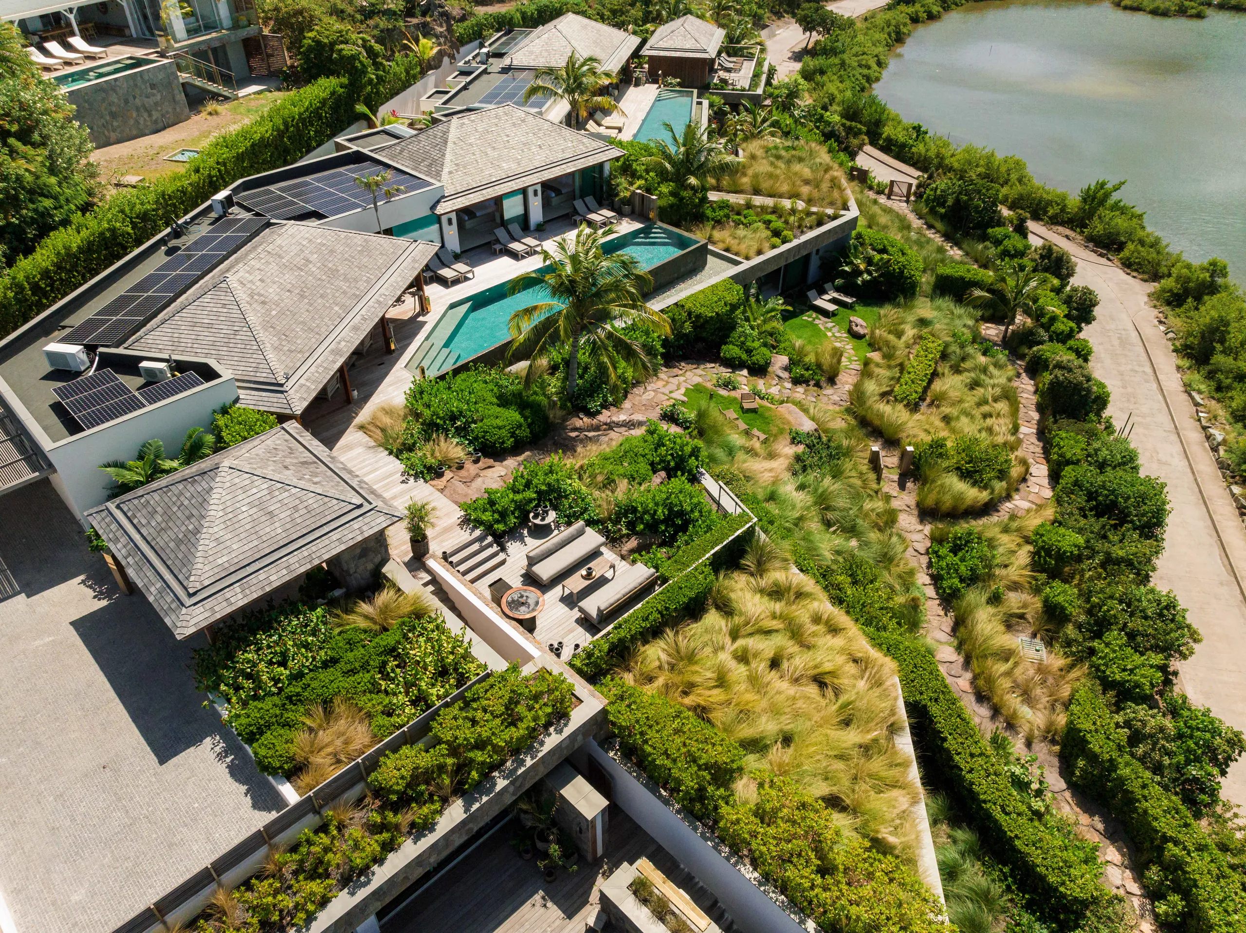 Modern 3BR Villa with Private Pool, Bar & Grand Cul-de-Sac Views — photograph 5
