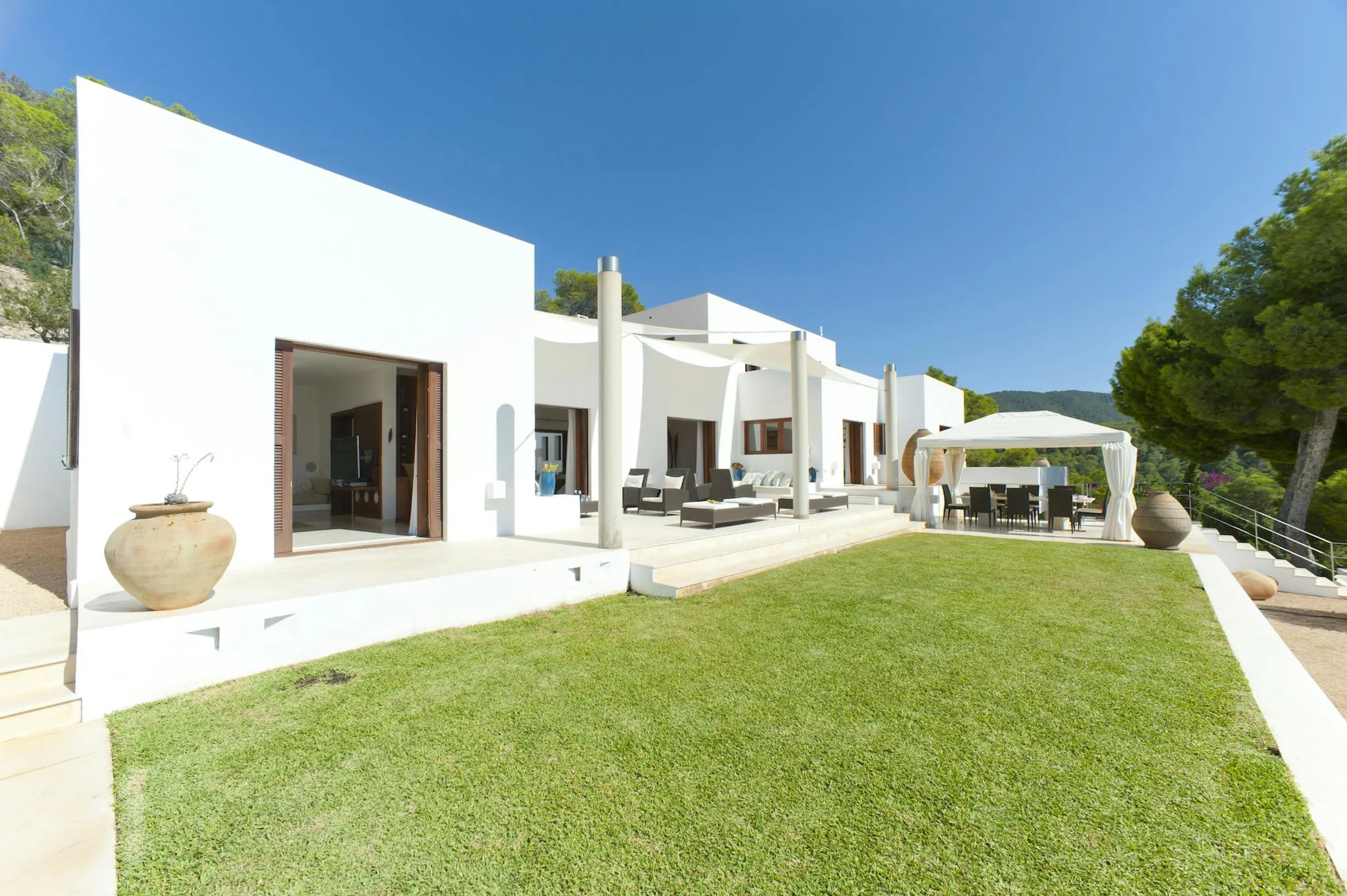 Radiant Oceanview Villa in Ibiza with Private Pool and Playground — photograph 4