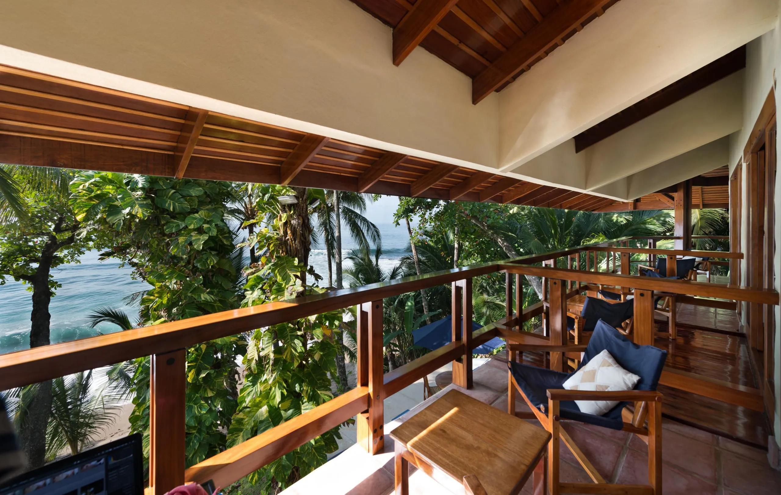 Whispering Waves Luxury Retreat with 6BR-Infinity Pool and Walks to Beach — photograph 7