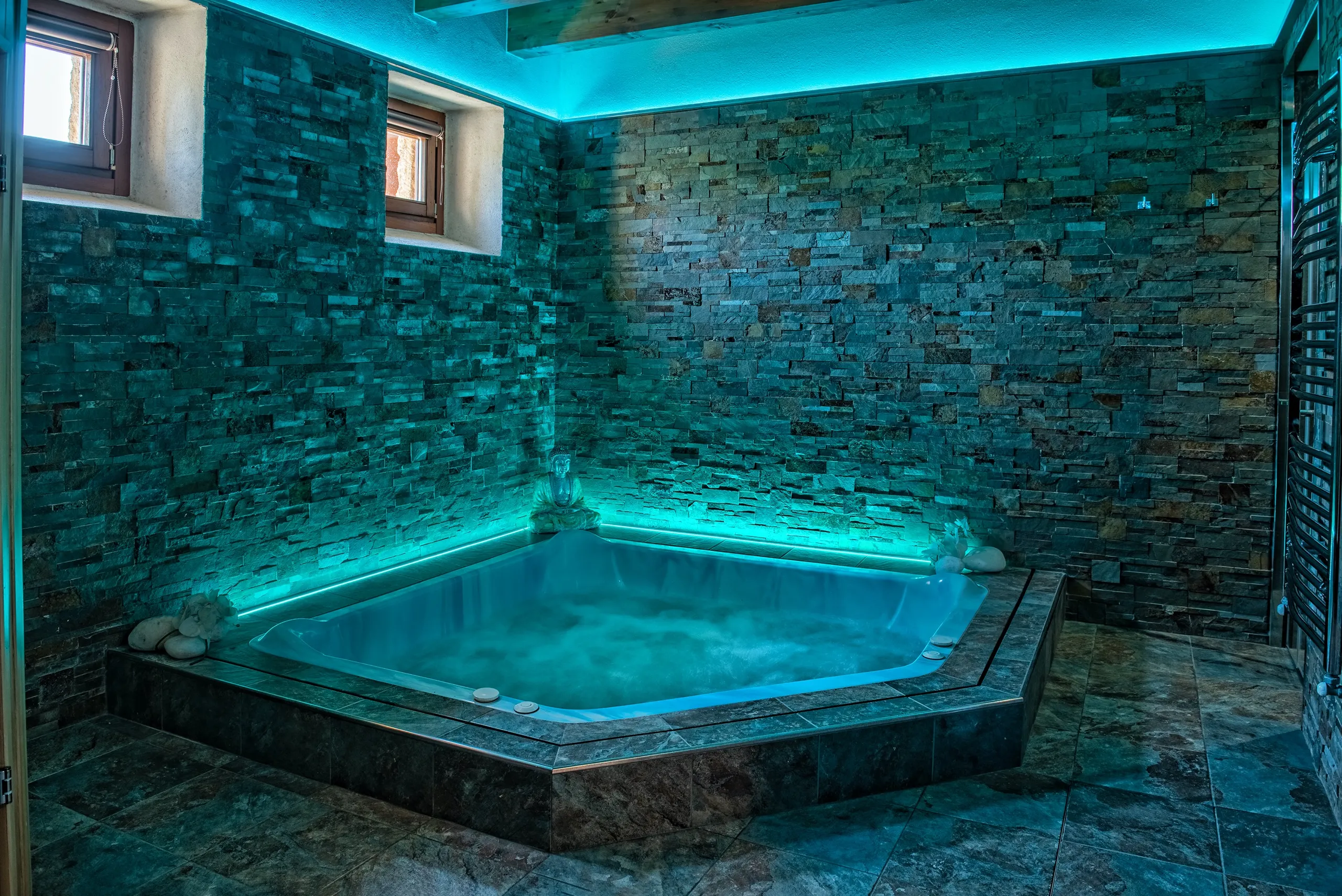 Stunning Costa Brava Villa with Incredible Pool and Views — photograph 9