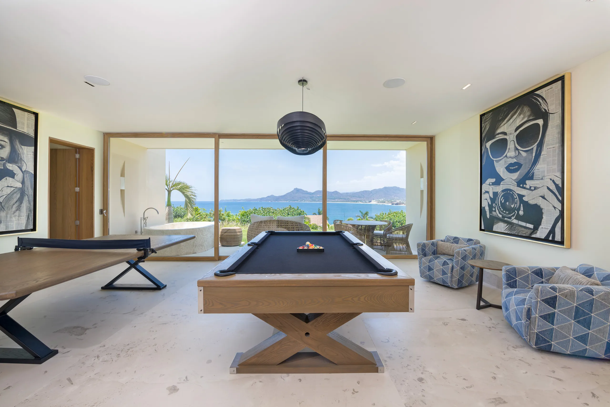 Prestigious Oceanfront Villa with Heated Pool and Jacuzzi — photograph 11