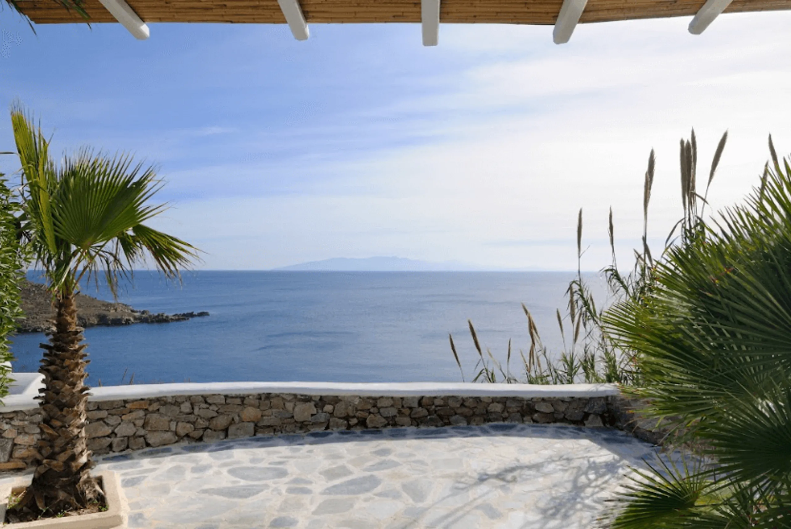 Luxuriate in this Exquisite Villa, Embracing Aleomandra's Idyllic Locale and Breathtaking Views — photograph 8