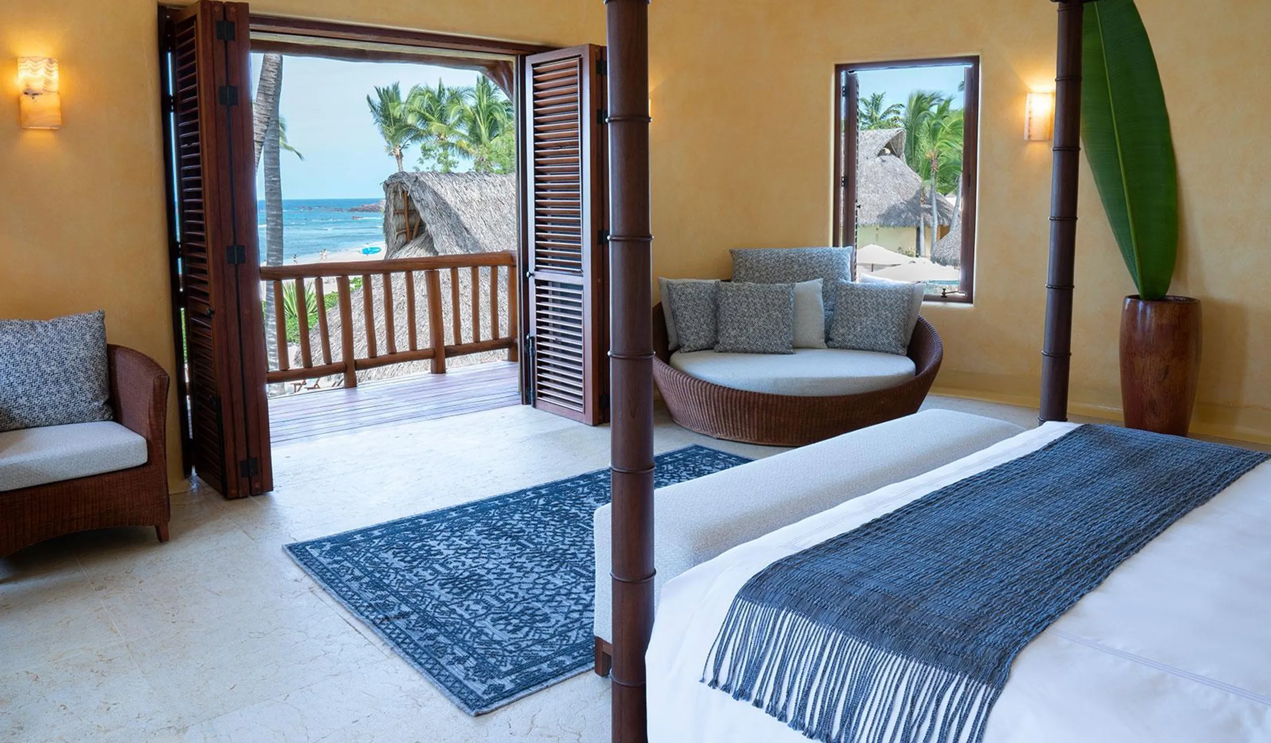 El Banco Beach Front Estate with Grand Infinity Pool and Panoramic Ocean Views — photograph 11