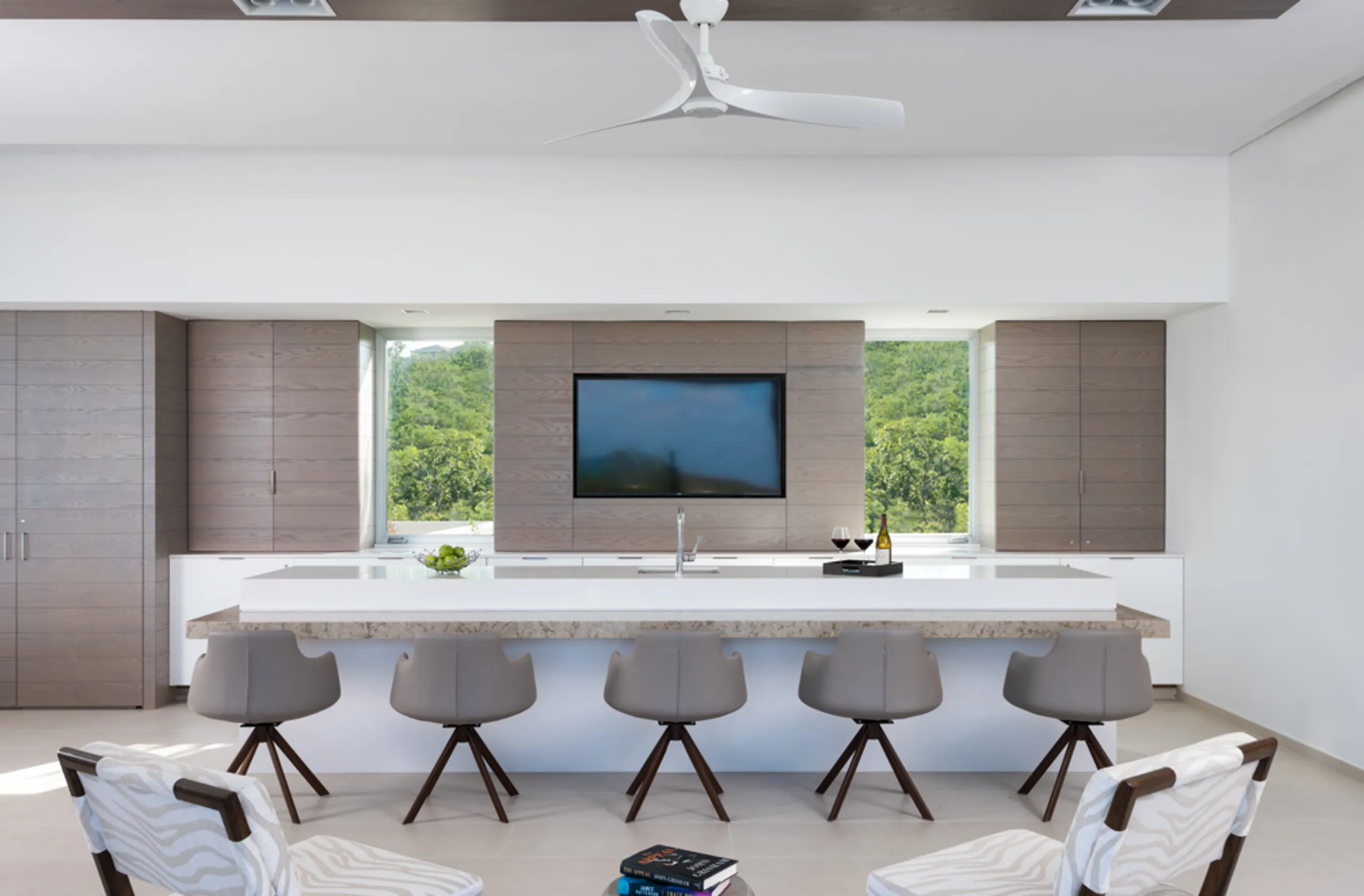 Invigorating Contemporary Ocean View Villa with Private Infinity Pool — photograph 11