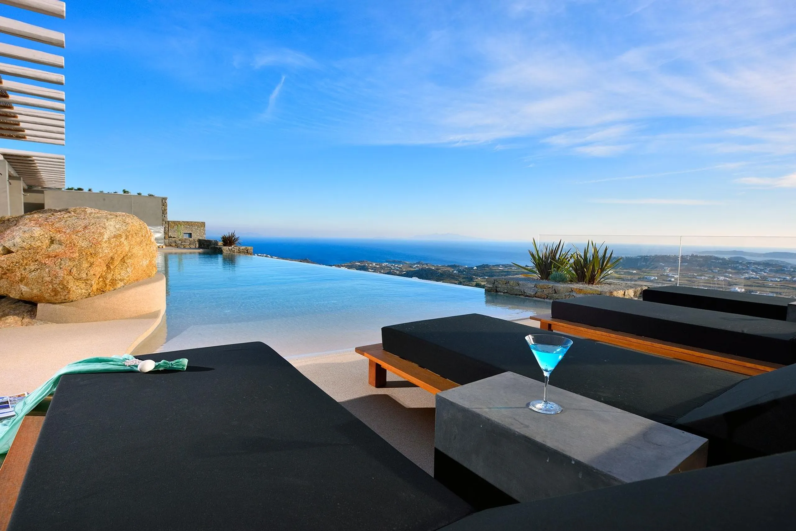 Majestic Oceanview Villa in Mykonos with Waterfalling Pool — photograph 5