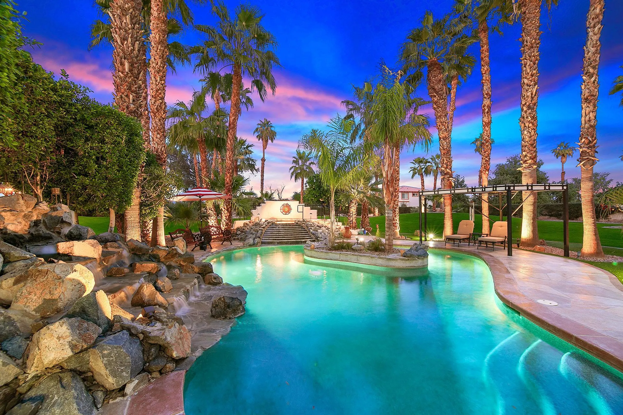Regal Resort-Style Villa with Tropical Pool and Cabana — photograph 10