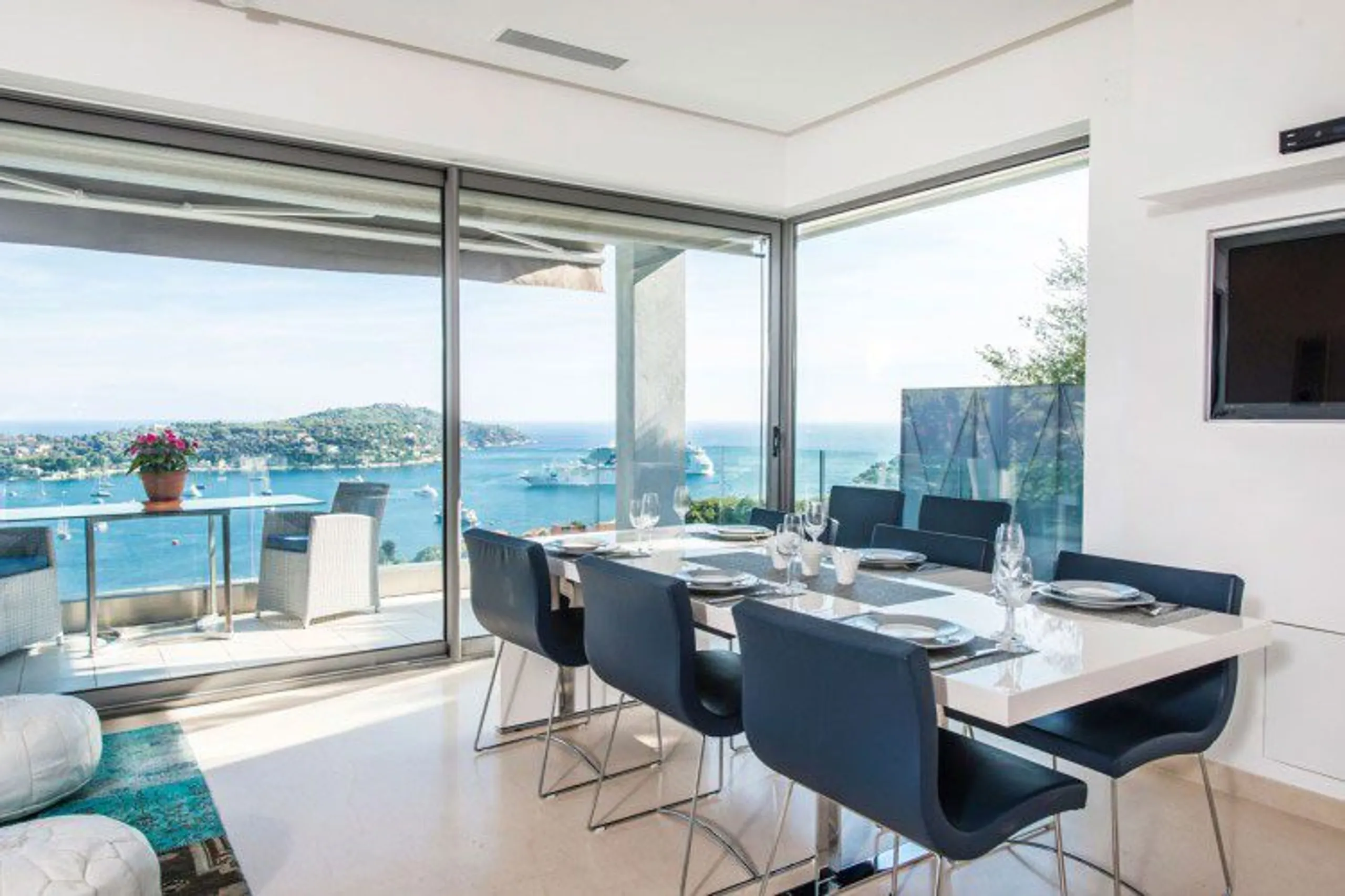 Splendid 4BR Villa with Private Pool and Uninterrupted Côte d’Azur Views — photograph 8