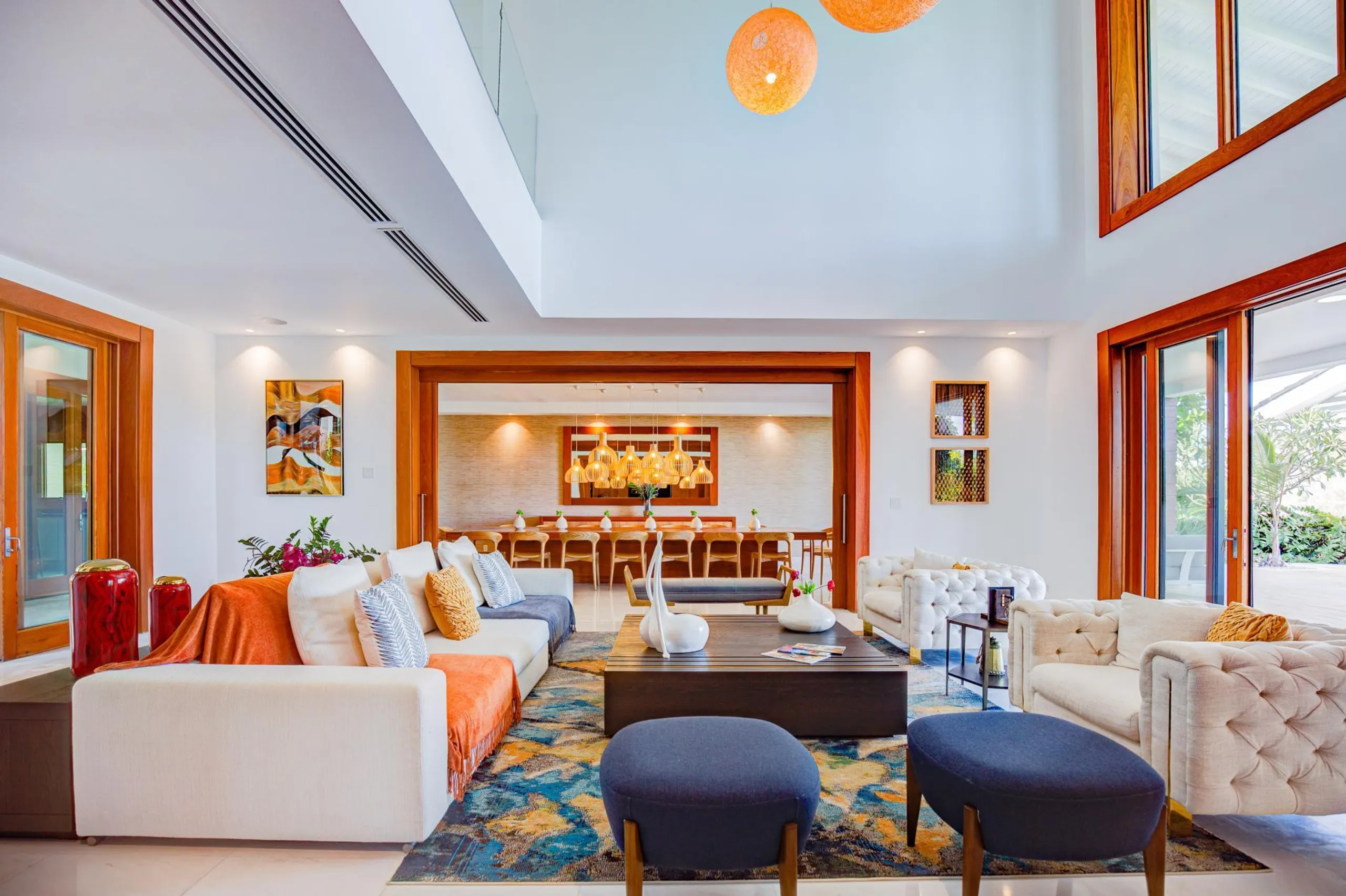 Breathtaking Lakefront Villa with Private Pool and Cinema — photograph 8