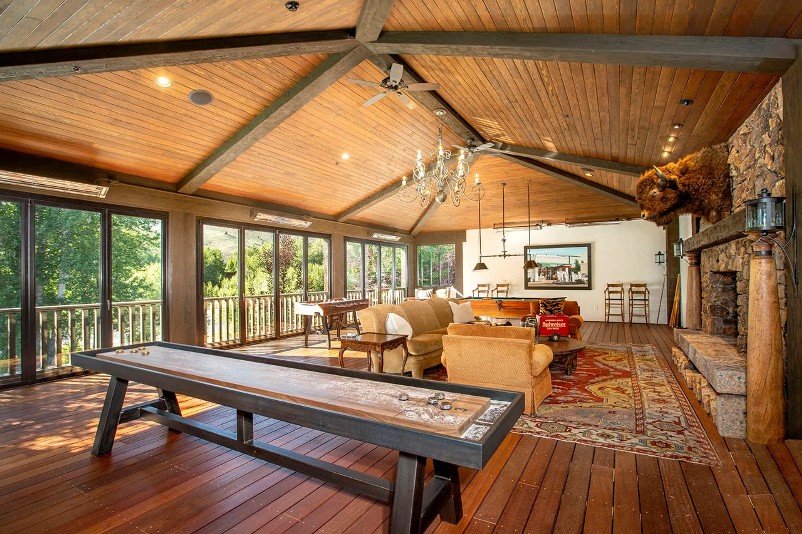 Breathtakingly Beautiful Villa with Function Hall, Game Room and Inviting Atmosphere — photograph 9