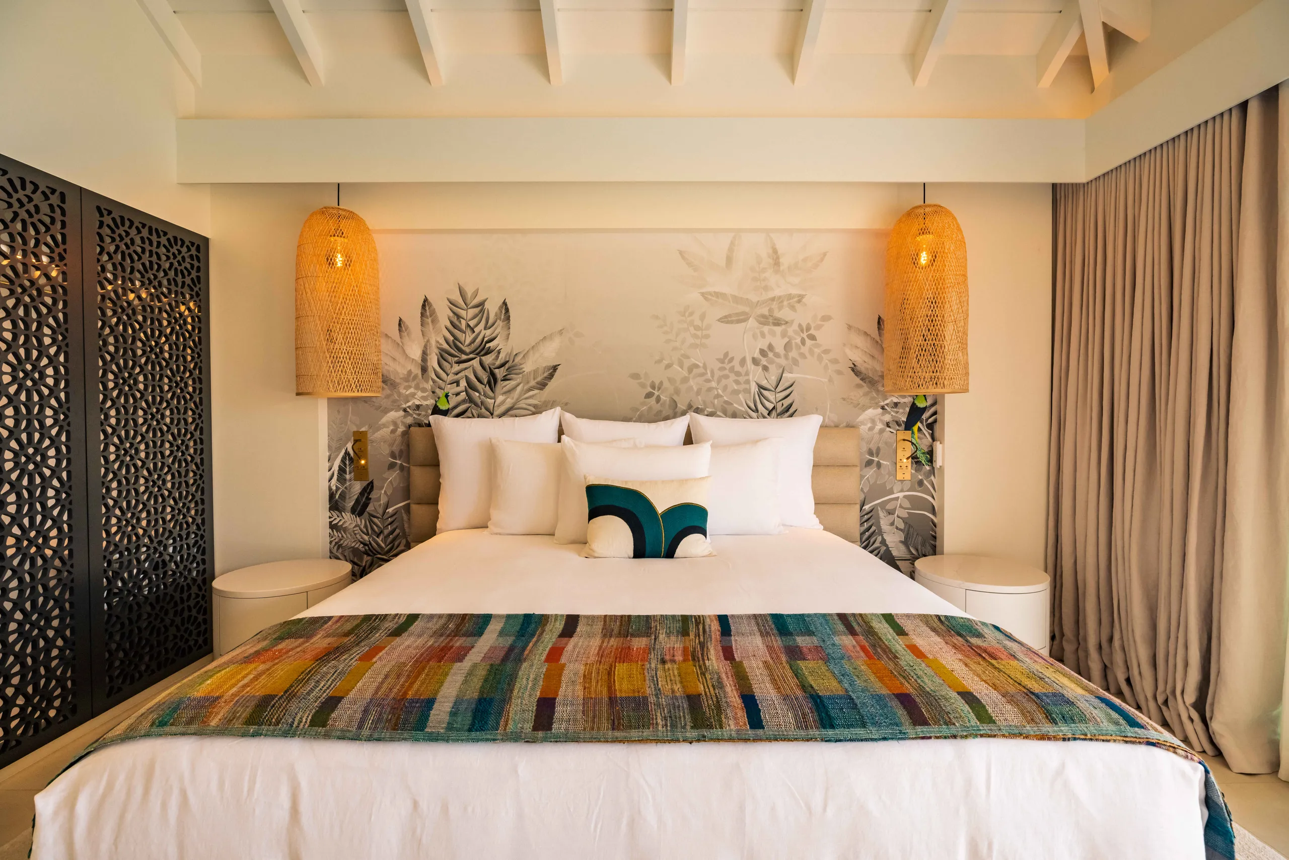 Modern 3BR Villa with Private Pool, Bar & Grand Cul-de-Sac Views — photograph 9