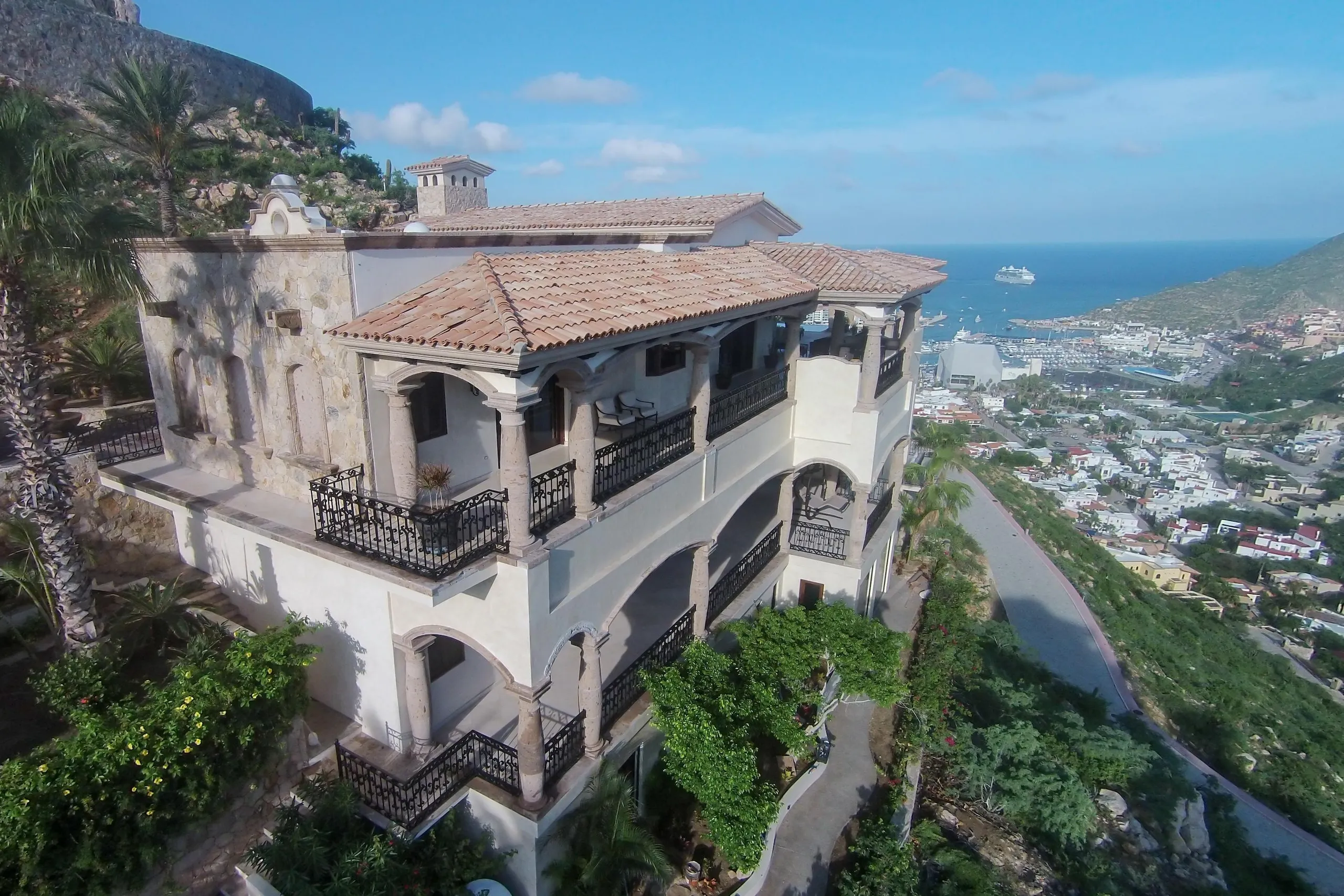 Luxury Estate Overlooking Cabo’s Pedregal Hills with Spectacular Ocean Views — photograph 4