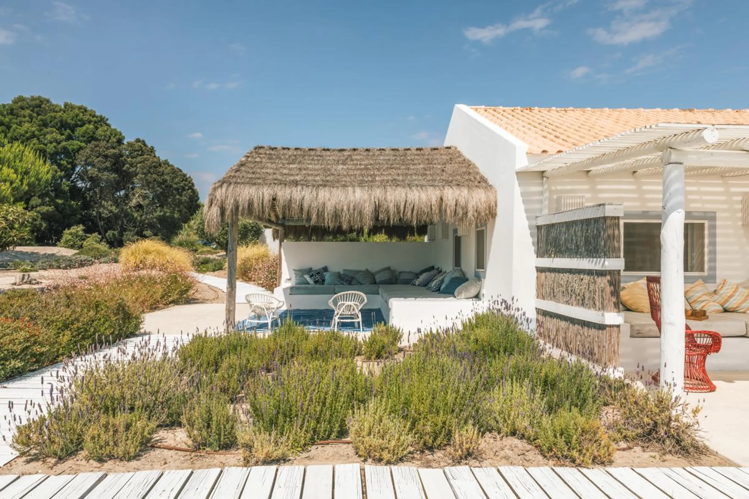 Gorgeous Comporta Beachfront Villa: Private Pool, Direct Beach Access, and Enchanting Natural Surroundings — photograph 3