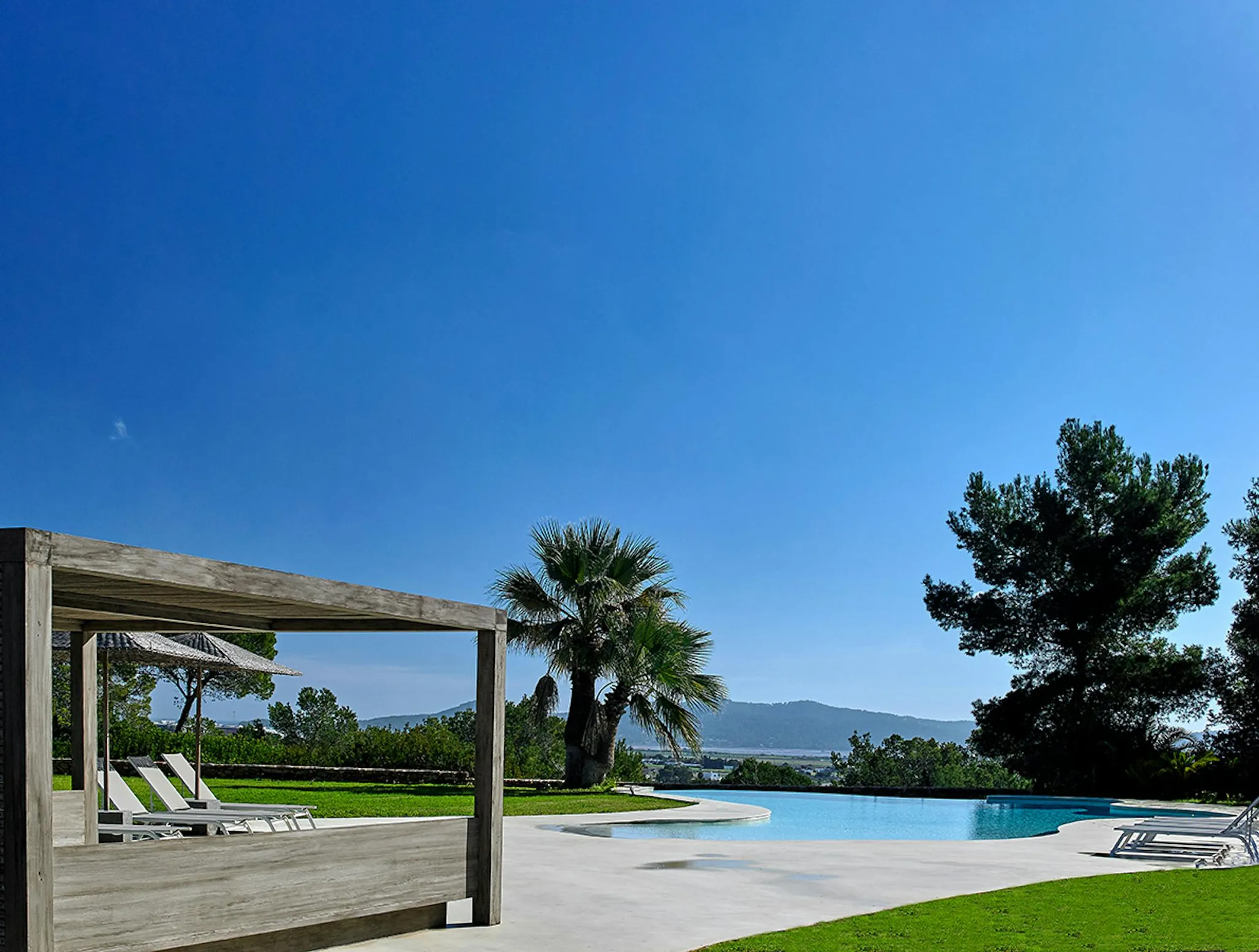Deluxe Ibiza Oceanview Villa with Private Pool and Tennis Court — photograph 5