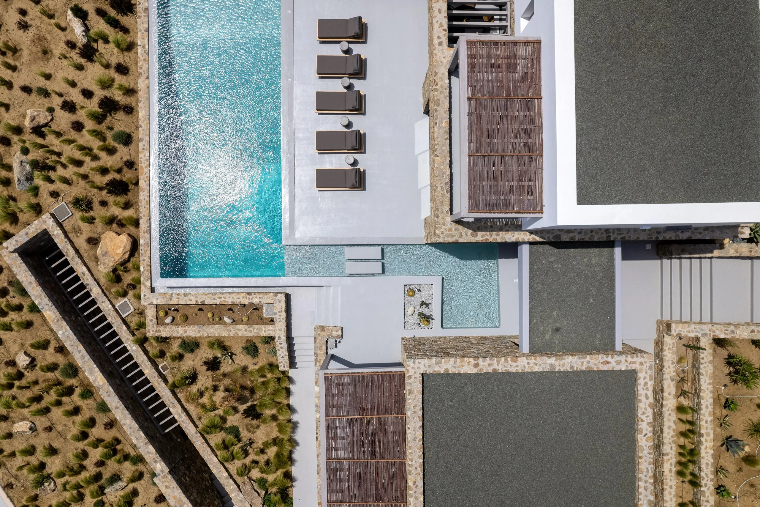Luxury Mykonos Villa: Breathtaking Views, Modern Design, and Unparalleled Comfort — photograph 4
