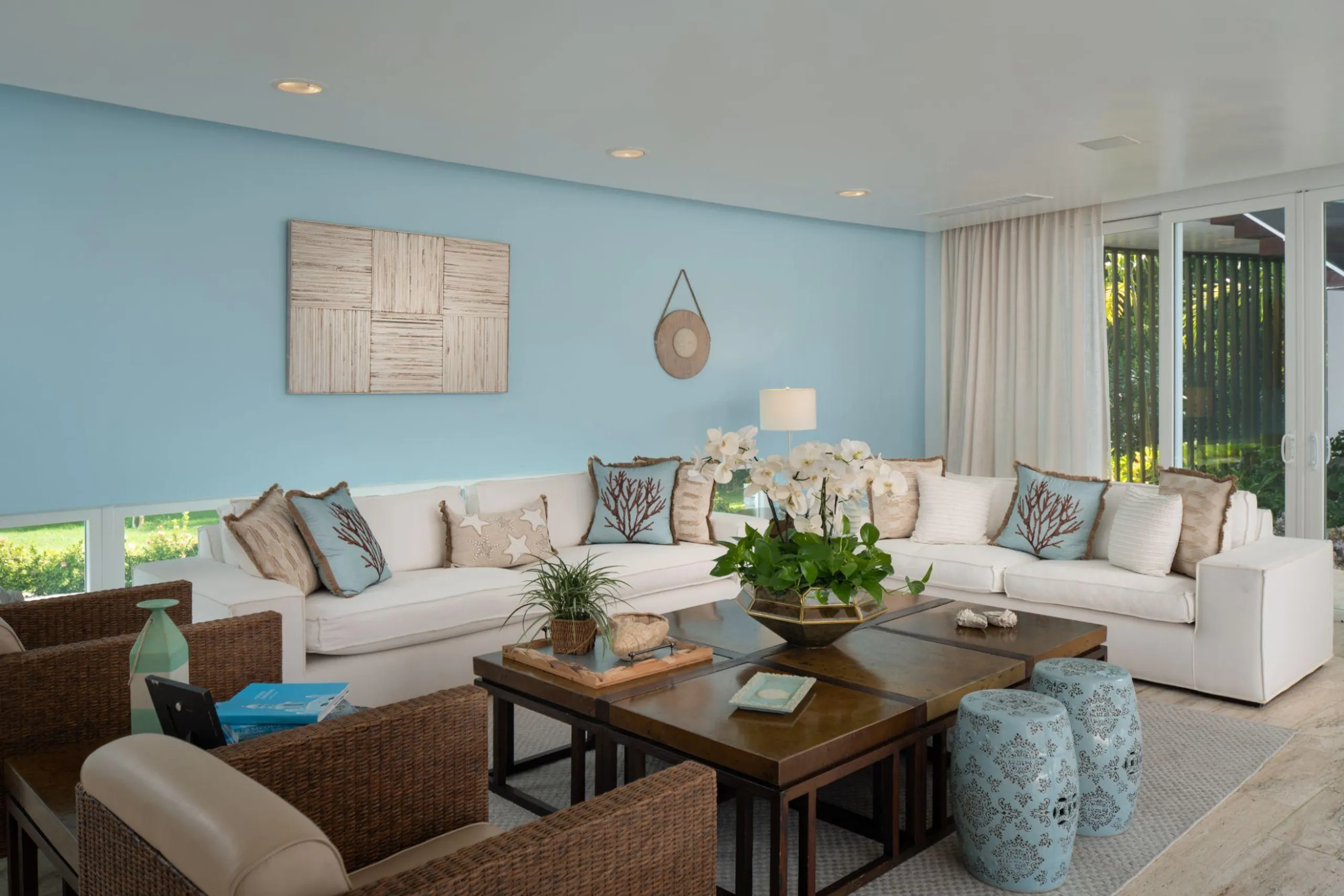Soaring Resort-style Circular Villa with Multiple Pools, and Sports Court — photograph 10