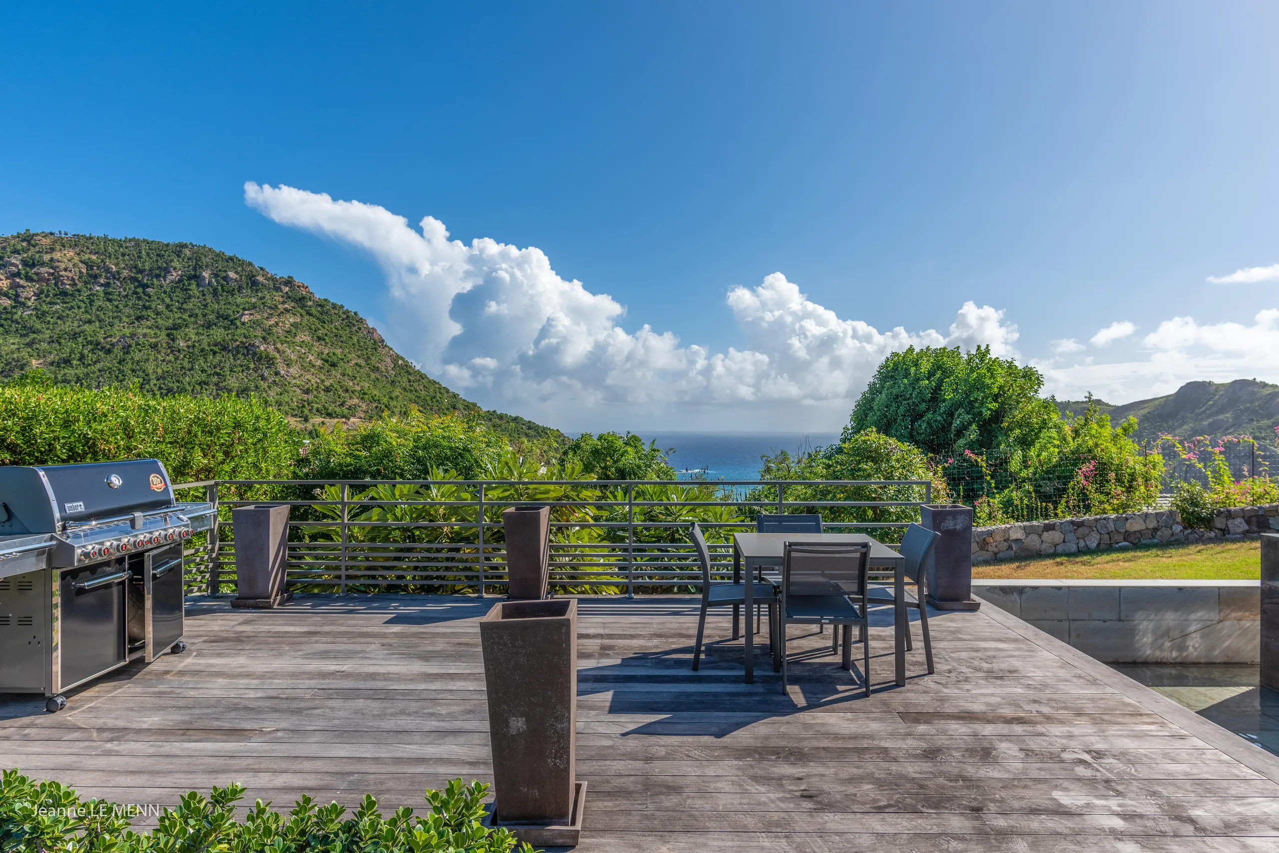 Majestic Vitet Villa with Infinity Pool and Lovely Ocean Views — photograph 6