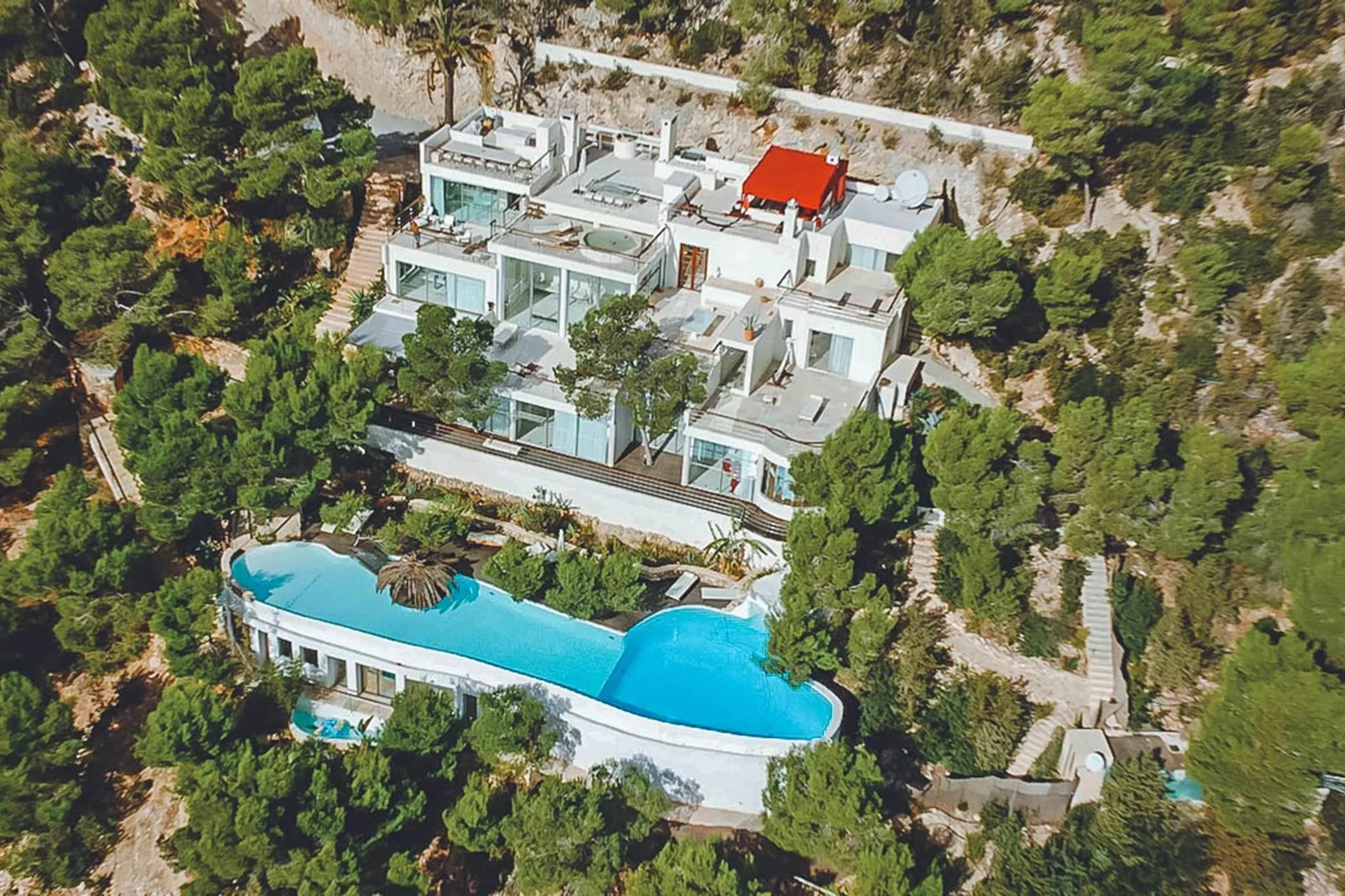 Lavish Villa in Ibiza with Pool and Breathtaking Panoramic Views — photograph 2