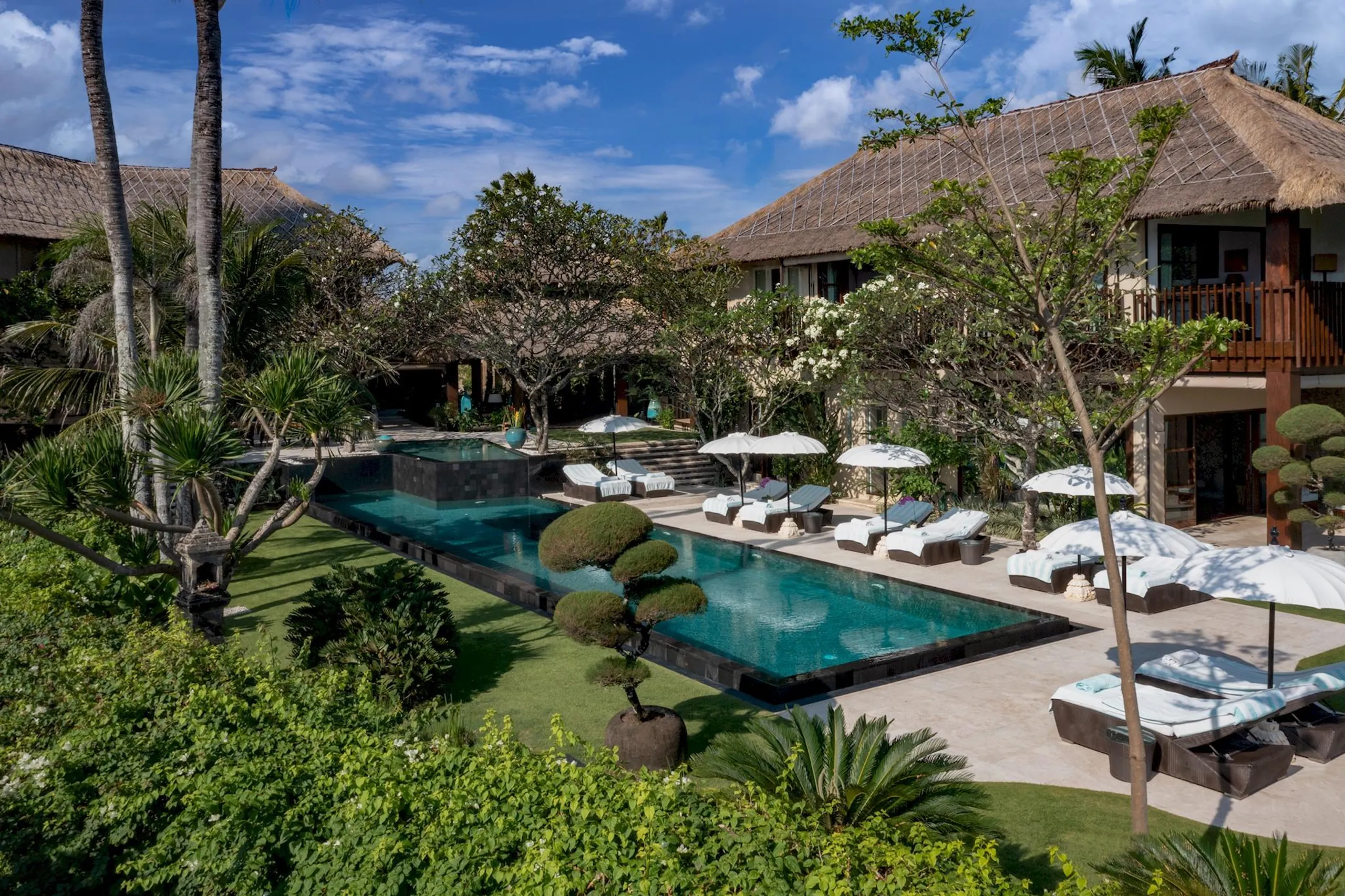 Elegant Seaview Villa with Invigorating Pool — photograph 3